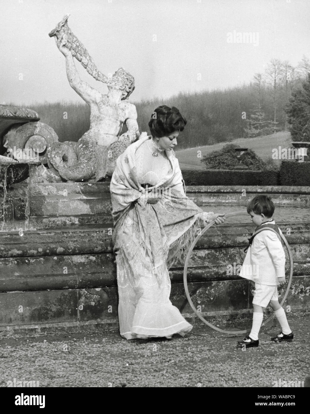 Sophia Loren, Guy Willoughby, 'Lady L' (1965) MGM Riferimento File # 33848-395THA Foto Stock