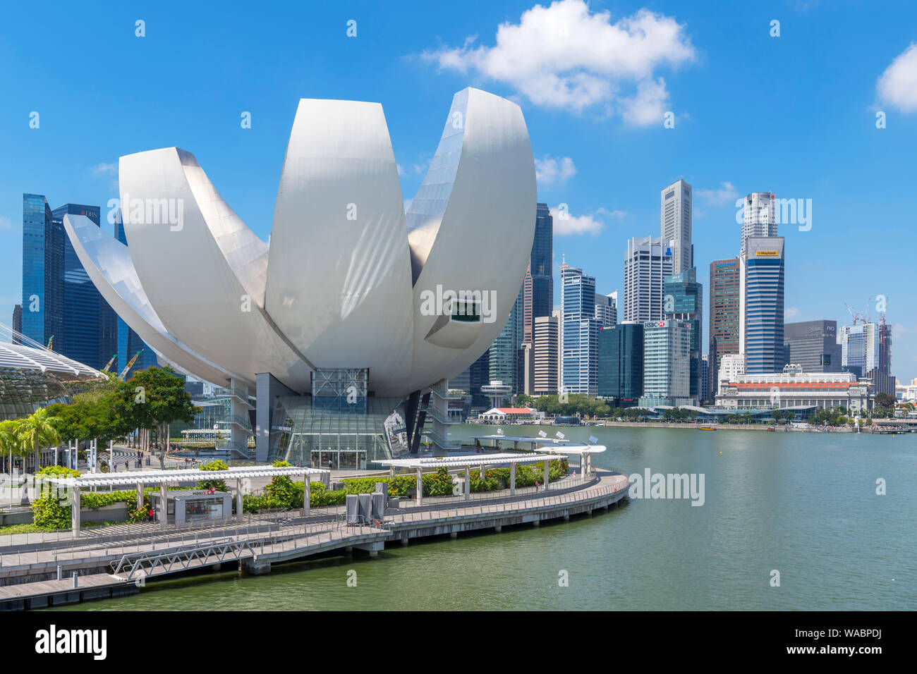 Il Museo ArtScience con lo skyline del Central Business District (CBD) dietro, Marina Bay Sands, Marina Bay, Singapore Foto Stock