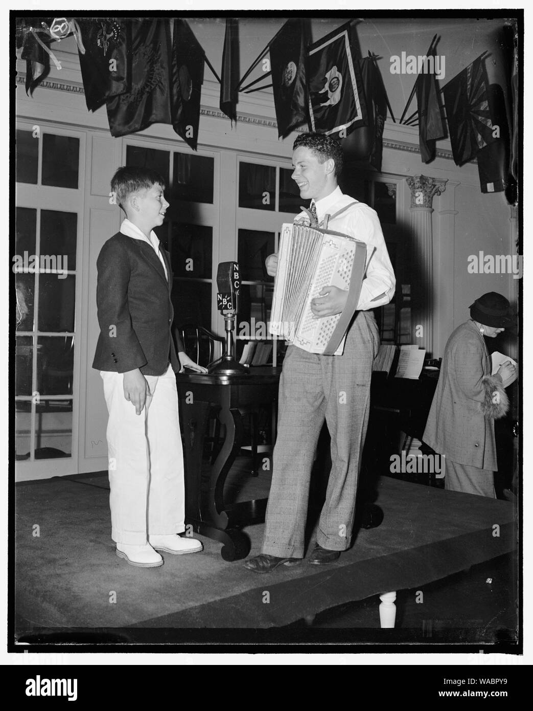 Bambini congressuale broadcast. Cong. Kids, NBC, Robert Kniffen & Ralph Chiesa, Jr., 4/16 Foto Stock