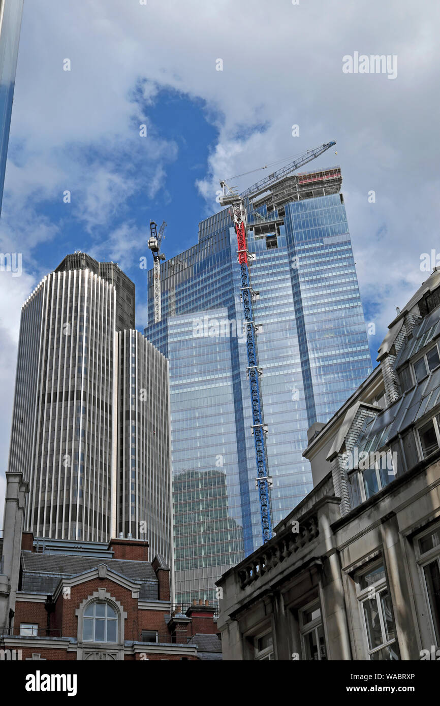 22 Bishopsgate grattacielo in costruzione e la torre 42 Nat West edificio nel quartiere finanziario della città di Londra Inghilterra KATHY DEWITT Foto Stock