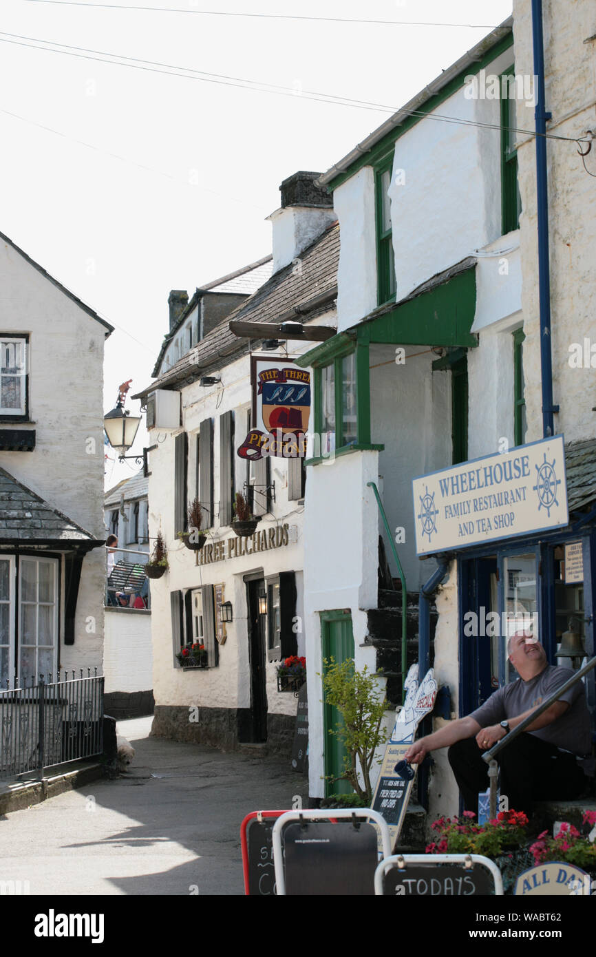 Quay Road, Polperro, Cornwall, Regno Unito Foto Stock