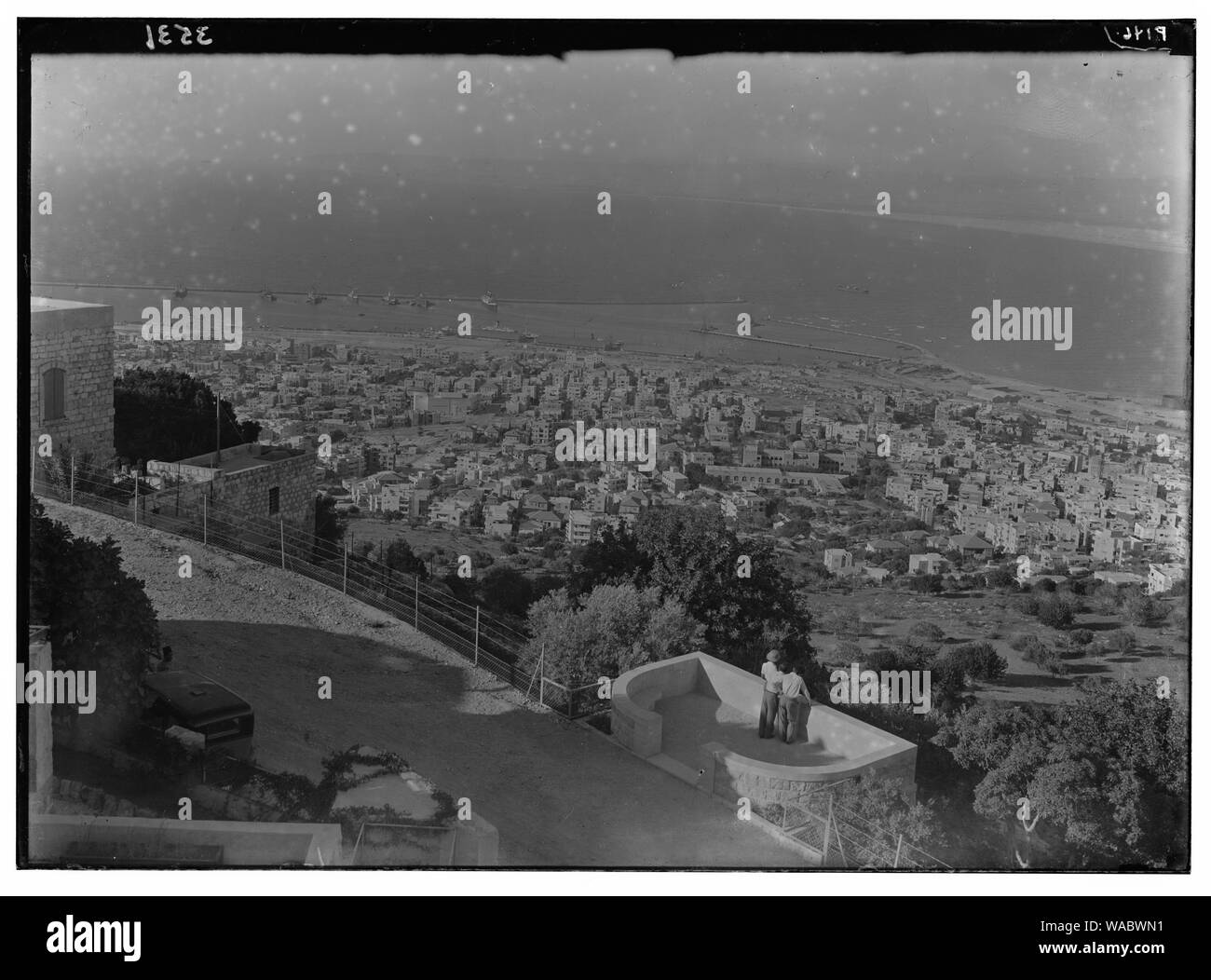 La costruzione del porto di Haifa. Completato il porto di Haifa visto da Carmelo inferiore Foto Stock