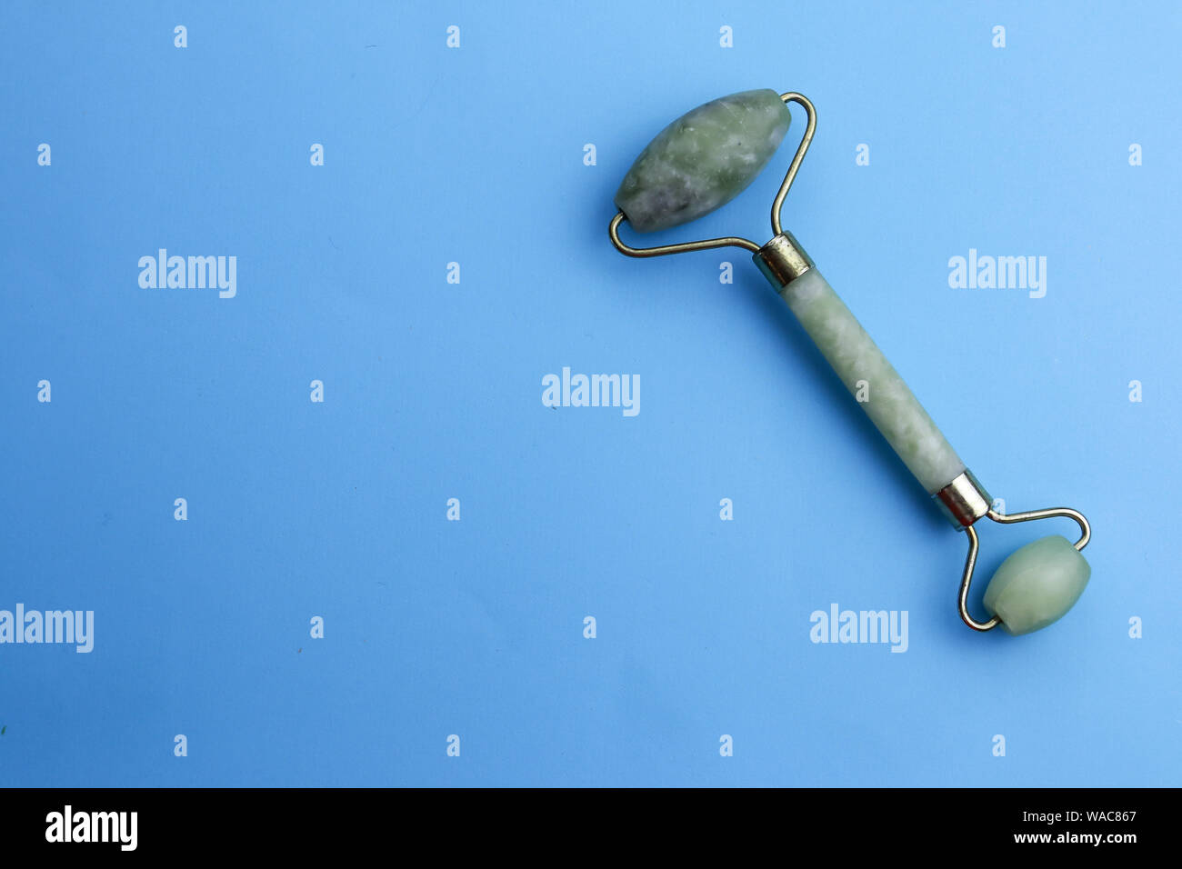 Trattamenti per il viso e per il corpo Massaggio stone strumenti sul colore di sfondo Foto Stock