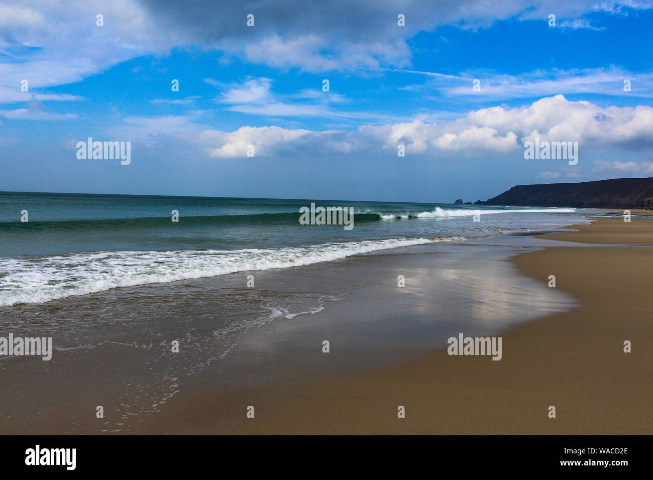 Cornwall, Regno Unito, 09/12/2014. Coastal scene di stordimento e costa scoscesa anche il luogo delle riprese della popolare serie Poldark per T Foto Stock