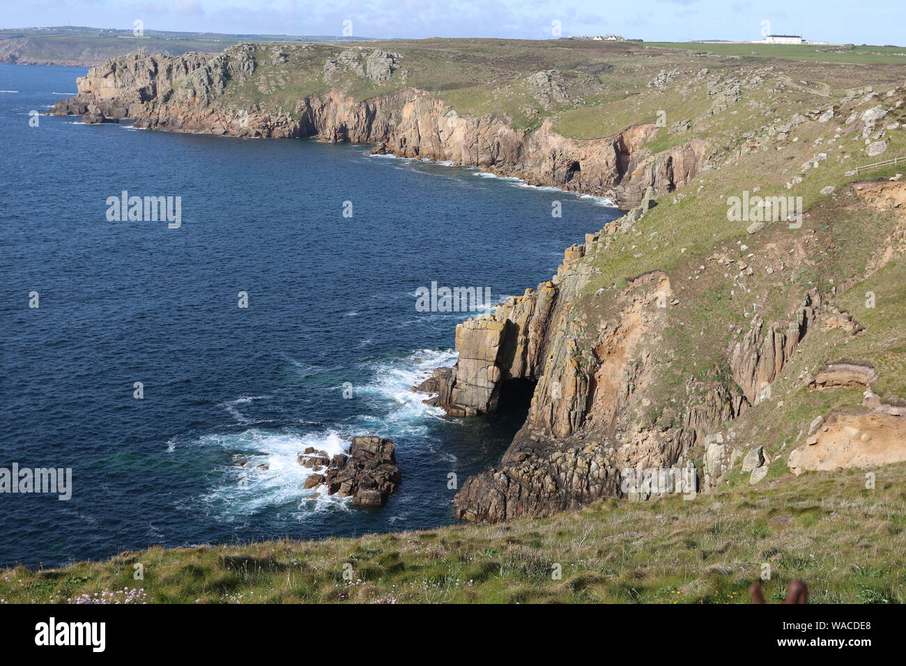 Cornwall, Regno Unito, 09/12/2019. Coastal scene di stordimento e costa scoscesa anche il luogo delle riprese della popolare serie Poldark tv Foto Stock