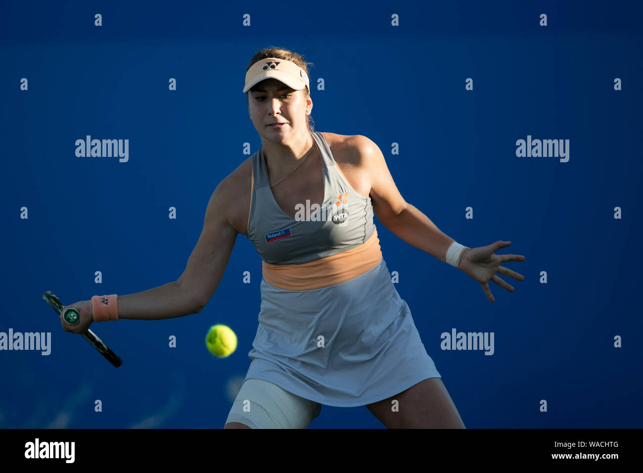 Aegon International 2016, Eastbourne Inghilterra - Belinda Bencic della Svizzera a giocare una mano singola diretti girato durante il suo secondo giro donna s Foto Stock