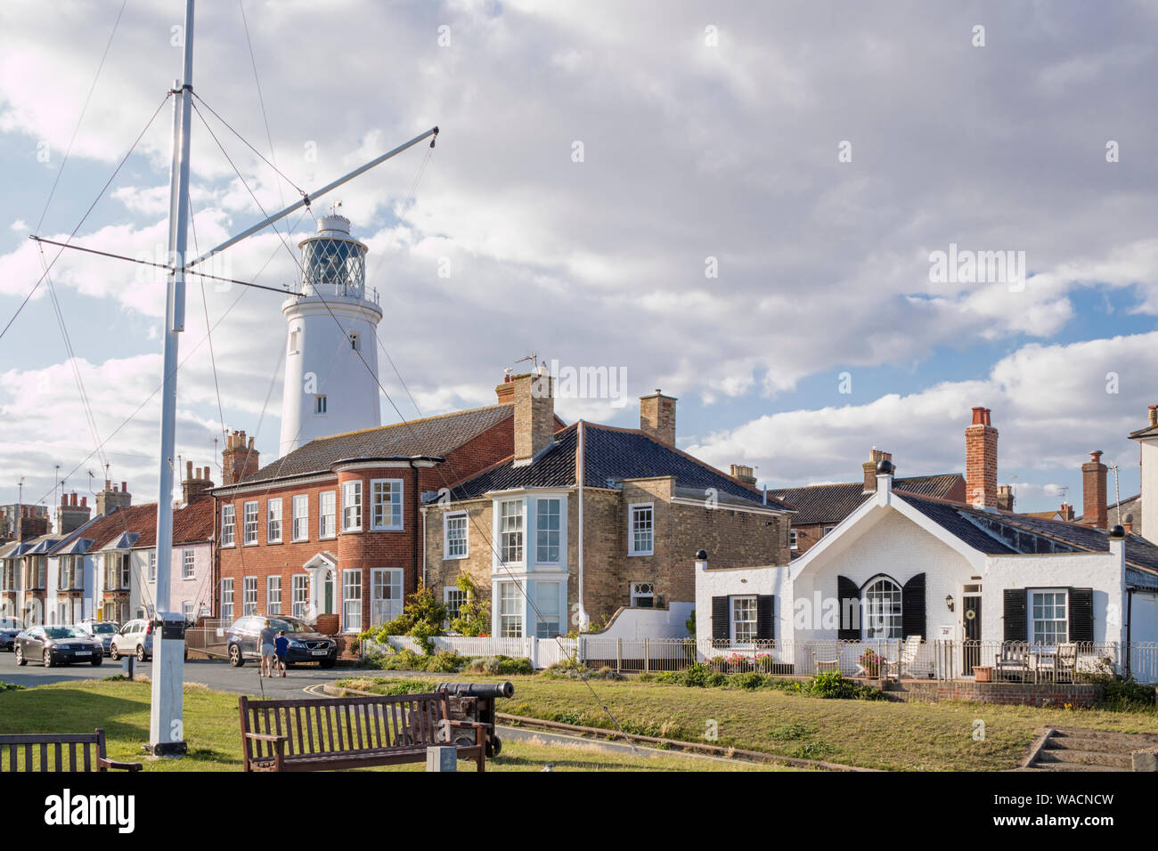 Southwold faro stare al di sopra della città storica di edifici, Southwold, Suffolk, Inghilterra, Regno Unito Foto Stock