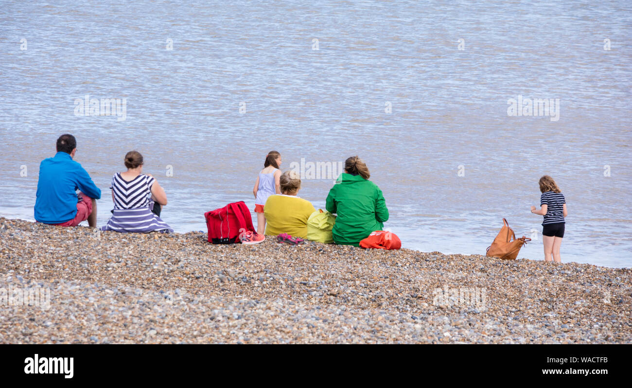 Famiglie godendo una giornata sulla spiaggia, Gran Bretagna, Regno Unito Foto Stock