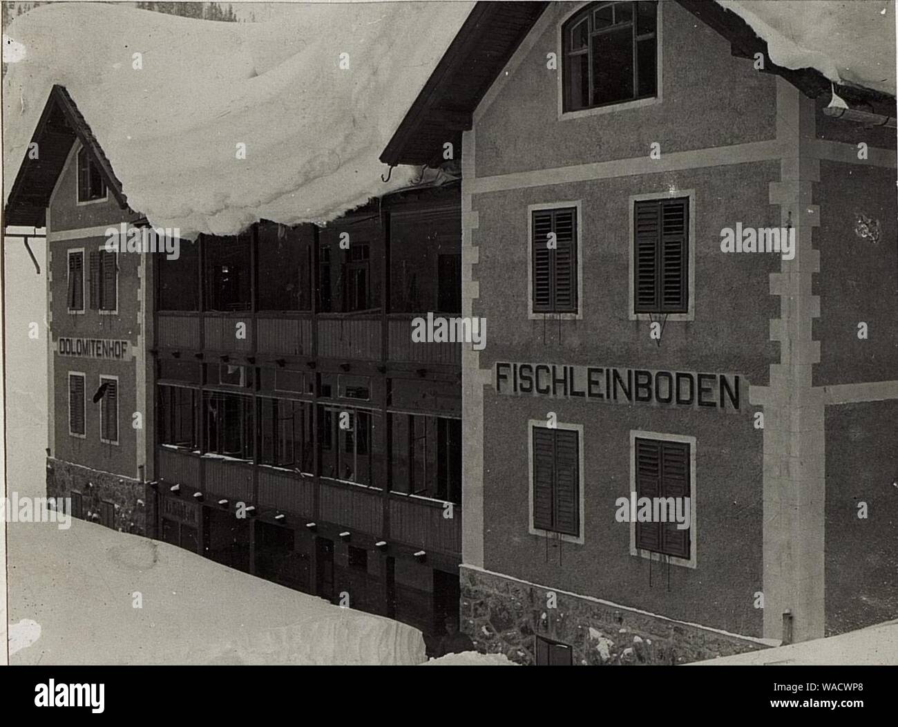 Dolomitenhof, Fischleinboden, mit Spuren von feindlichem Beschuss. Foto Stock