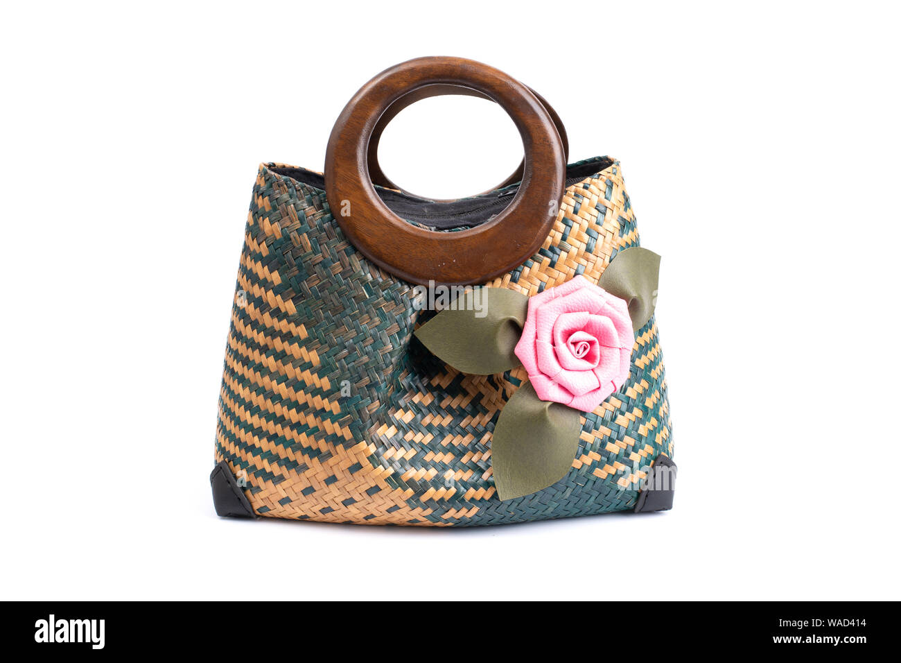 Tessuto borsa a mano per donne,artigianato Thailandese donna basketry isolare su sfondo bianco Foto Stock