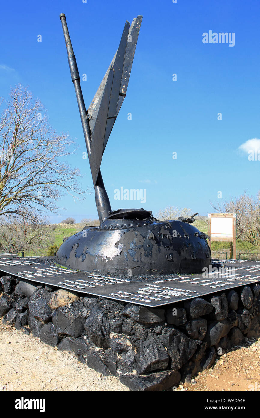 La riserva di 679th Armored Brigade Memorial di Yom Kippur war sorge il sole vicino Ortal Israele. Foto Stock