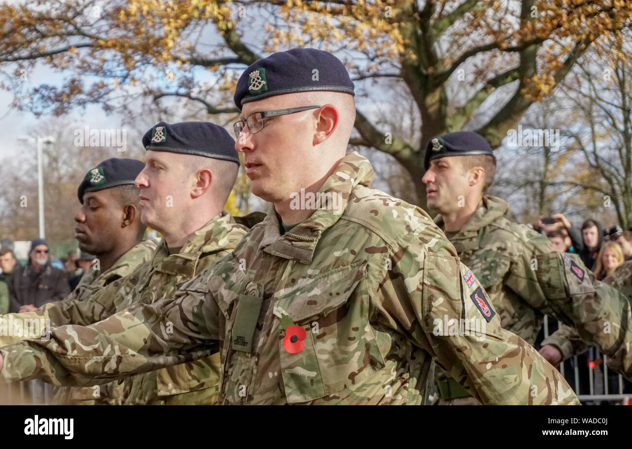 Leicester, Regno Unito - 11 Novembre 2018: i rappresentanti del VII Brigata corazzata marching durante il giorno del ricordo centenario evento attraverso Foto Stock