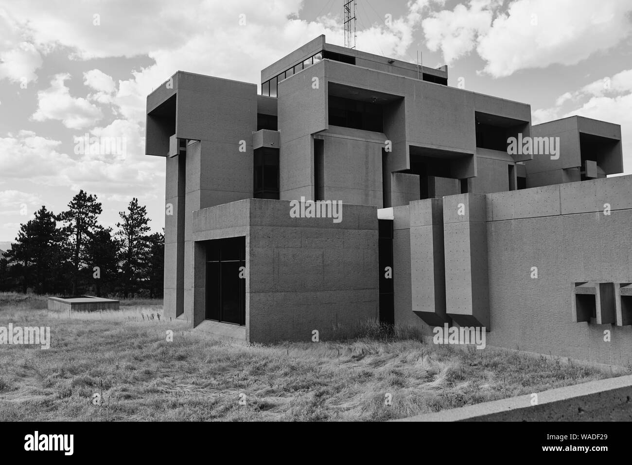 Boulder, Colorado - Agosto 18th, 2019: esterno in bianco e nero di NCAR, Centro Nazionale per la ricerca atmosferica progettato dall architetto I.M. Pei Foto Stock