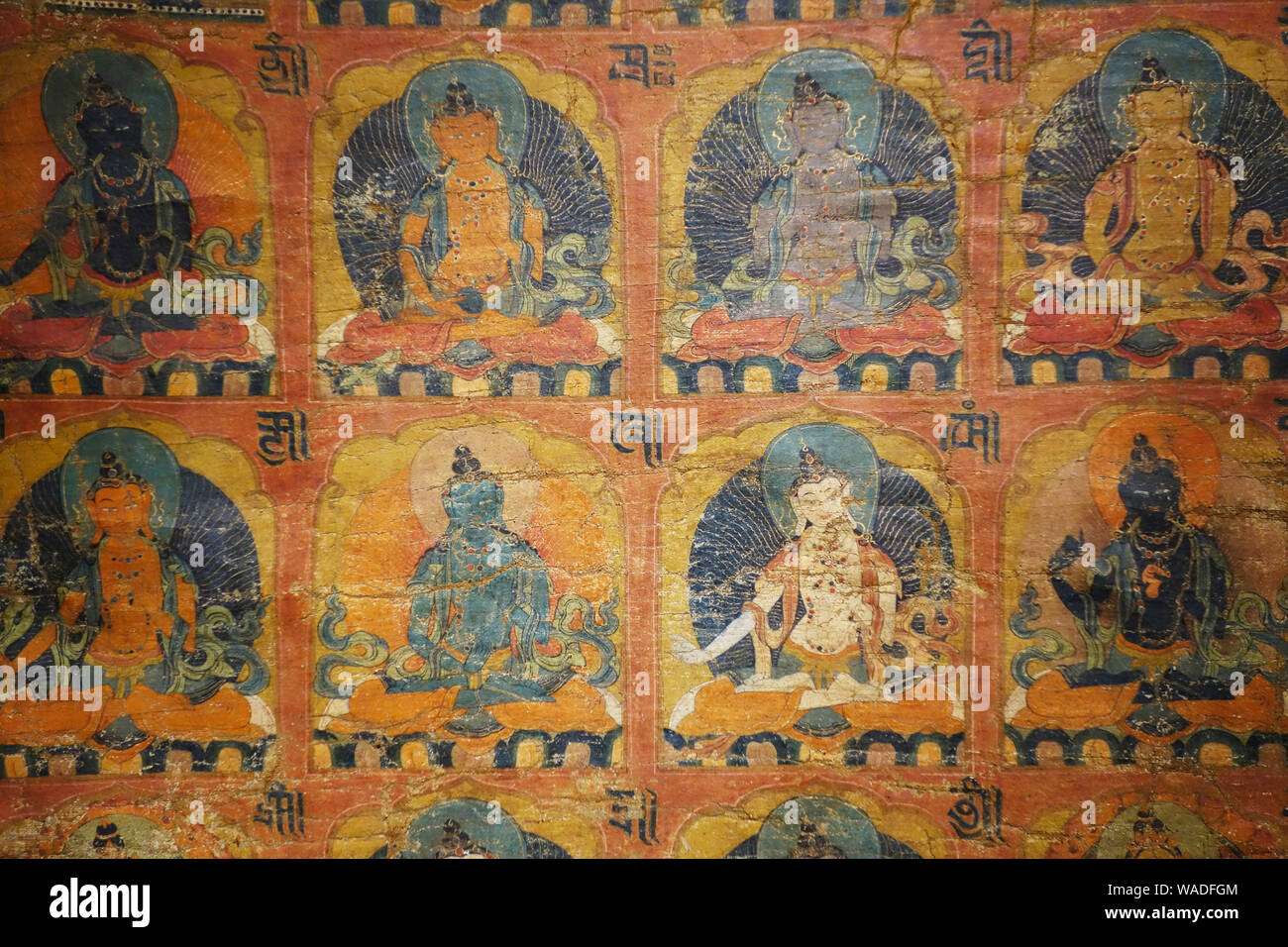 Thangka di Buddha è visualizzato durante la mostra del Tesoro di Thang tibetano-ga Arte presso il Museo Nazionale d'arte della Cina (NAMOC) a Pechino, Cina, 5 Foto Stock