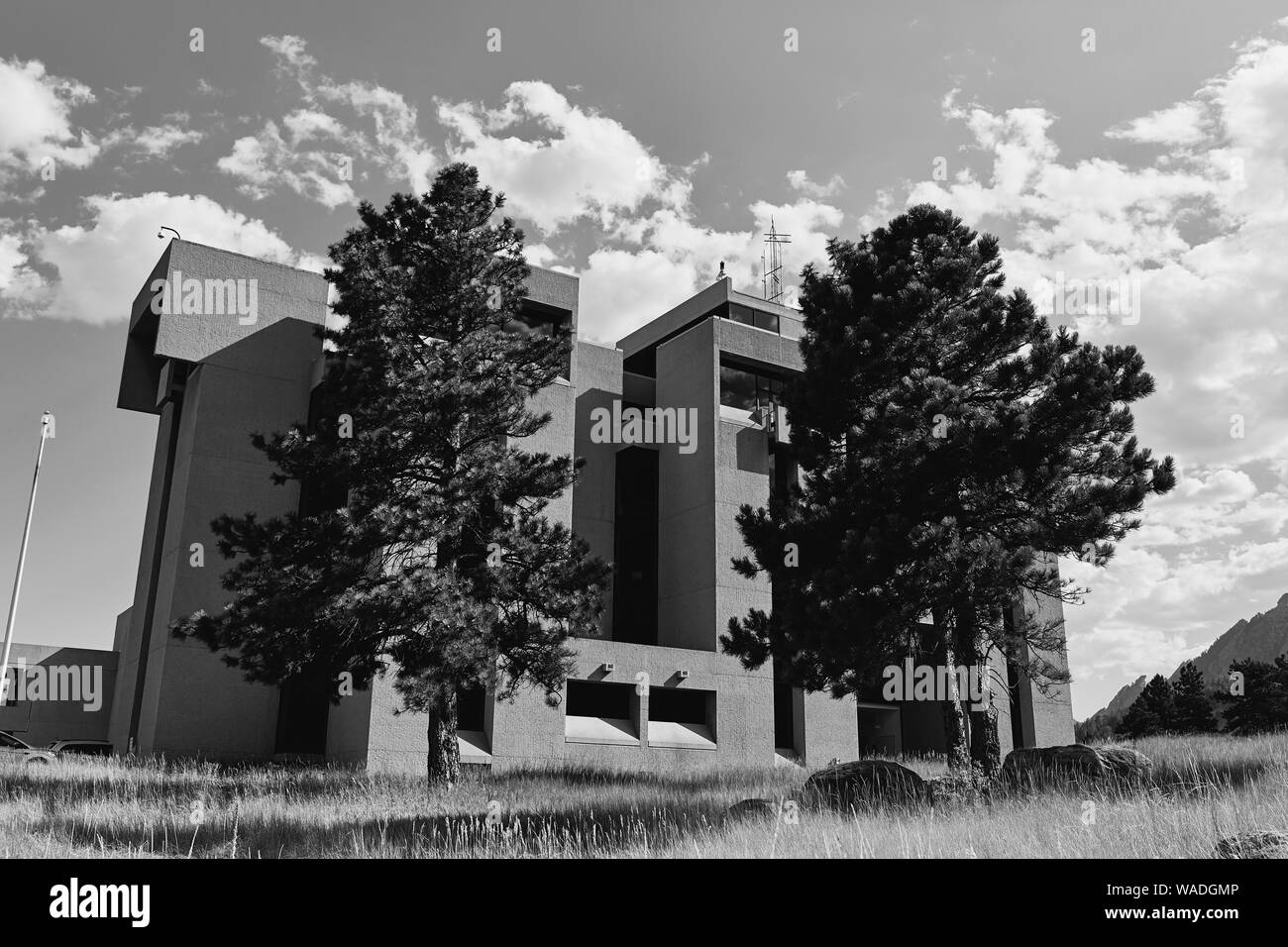 Boulder, Colorado - Agosto 18th, 2019: esterno in bianco e nero di NCAR, Centro Nazionale per la ricerca atmosferica progettato dall architetto I.M. Pei Foto Stock