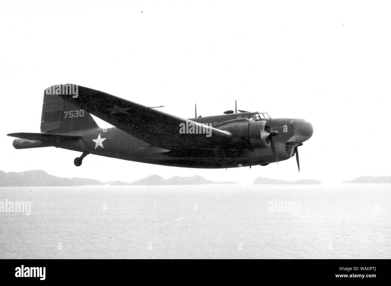 Douglas B-18B (SN 37-530, originariamente un B-18A) con la MAD tail boom 061128-F-1234S-023. Foto Stock