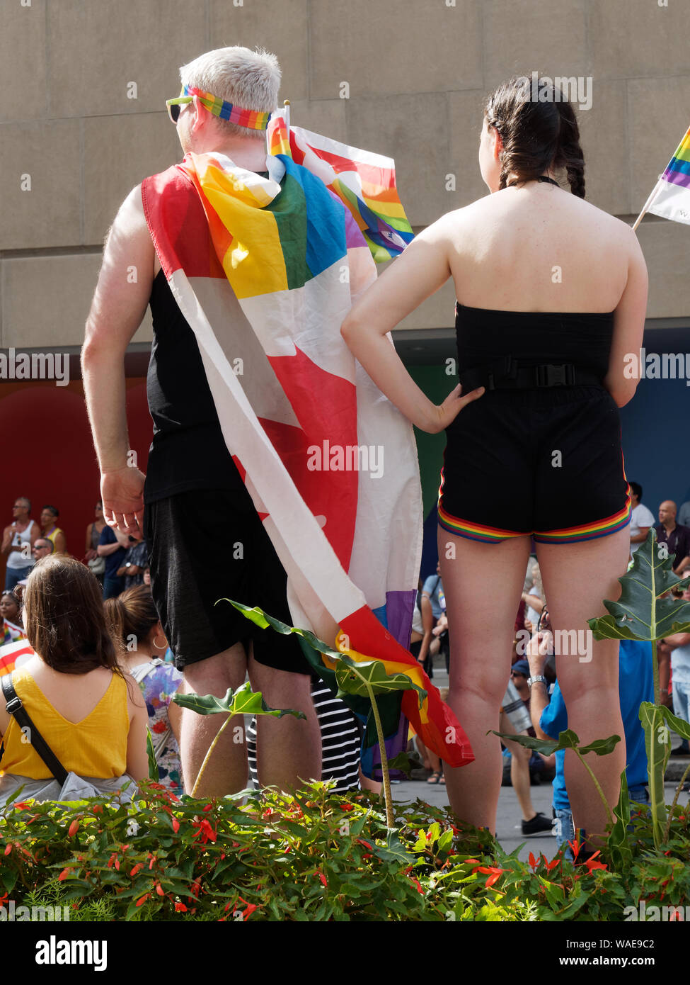 Montreal, Canada 8/18/2019. Gli spettatori a guardare il Montreal Pride Parade nel centro di Montreal. Foto Stock