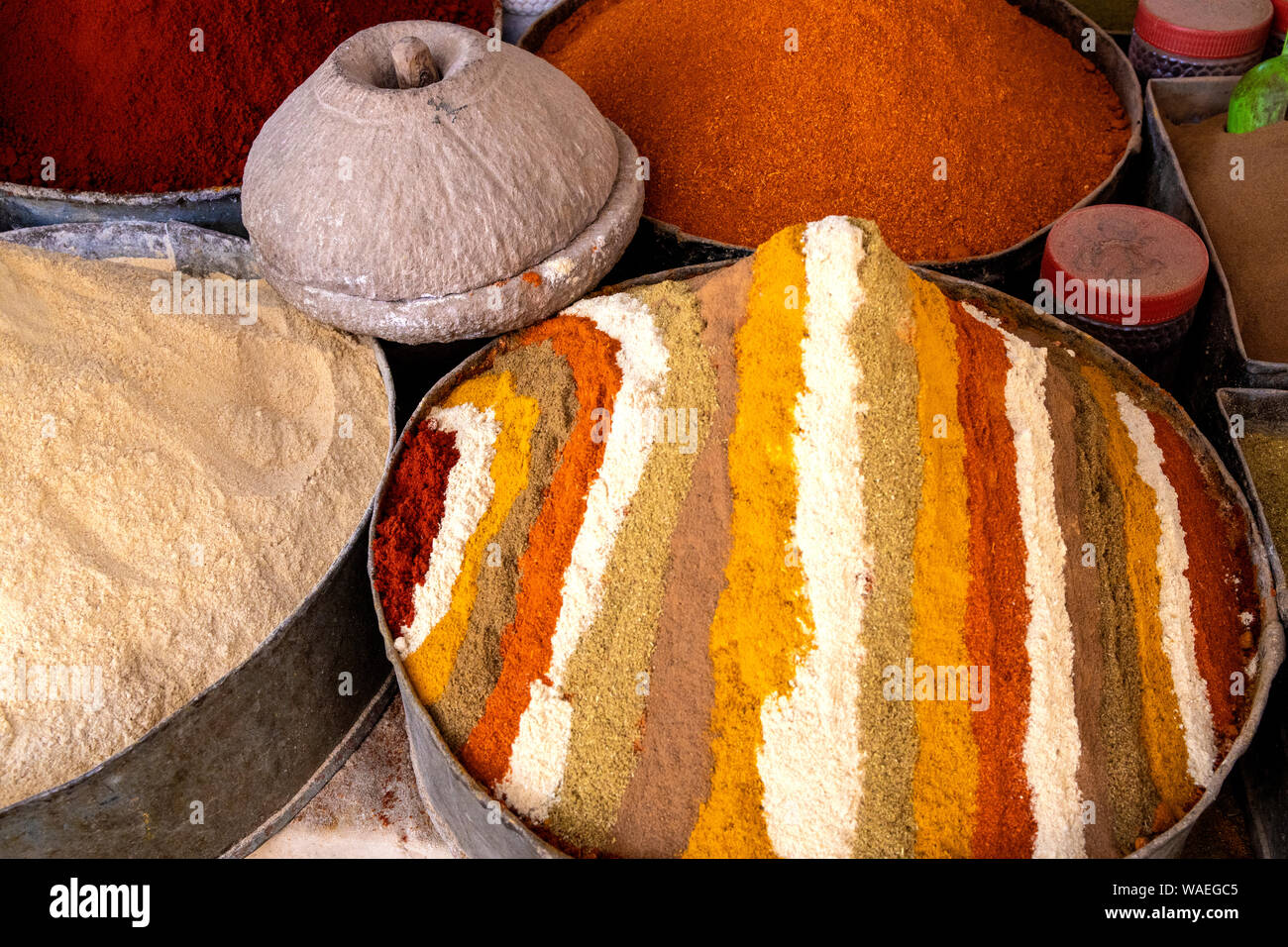 La bellissima spezie del Marocco visto nella strada dei mercati di tutto il mondo. Foto Stock