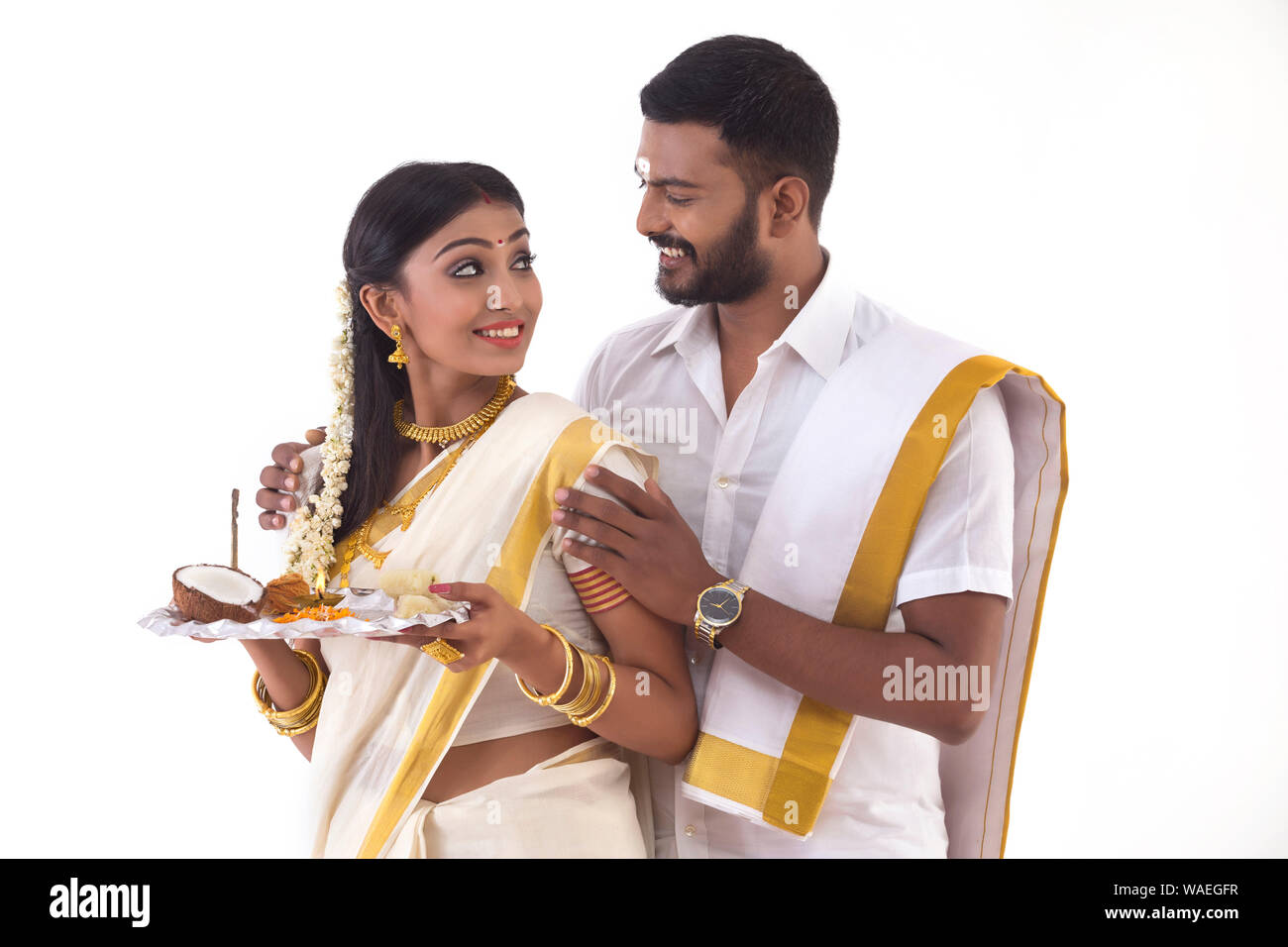 Il marito e la moglie guardando ogni altro Foto Stock