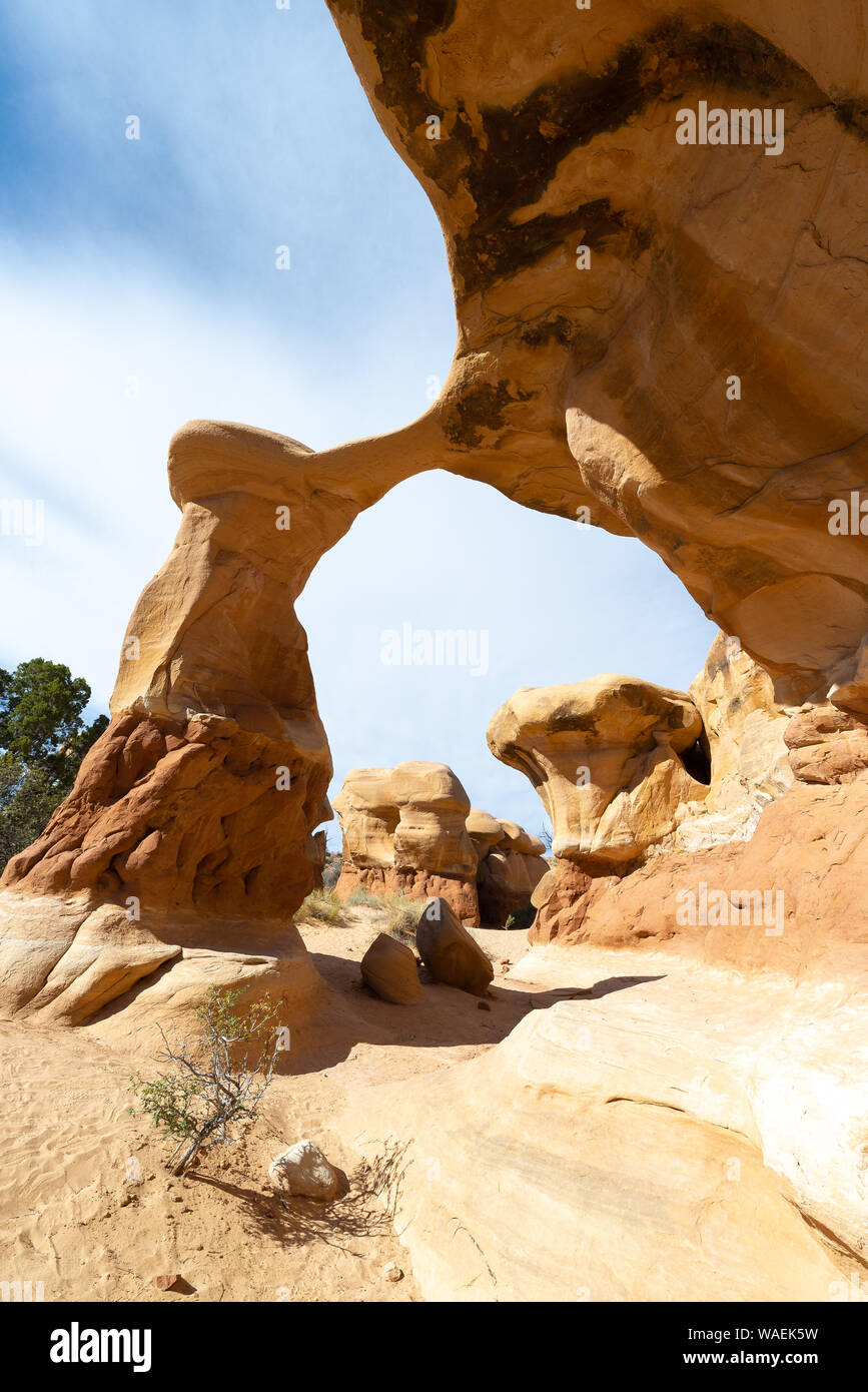 Metate Arch nel Giardino del Diavolo, Grand Staircase-Escalante Monumento Nazionale in Utah, Stati Uniti d'America Foto Stock