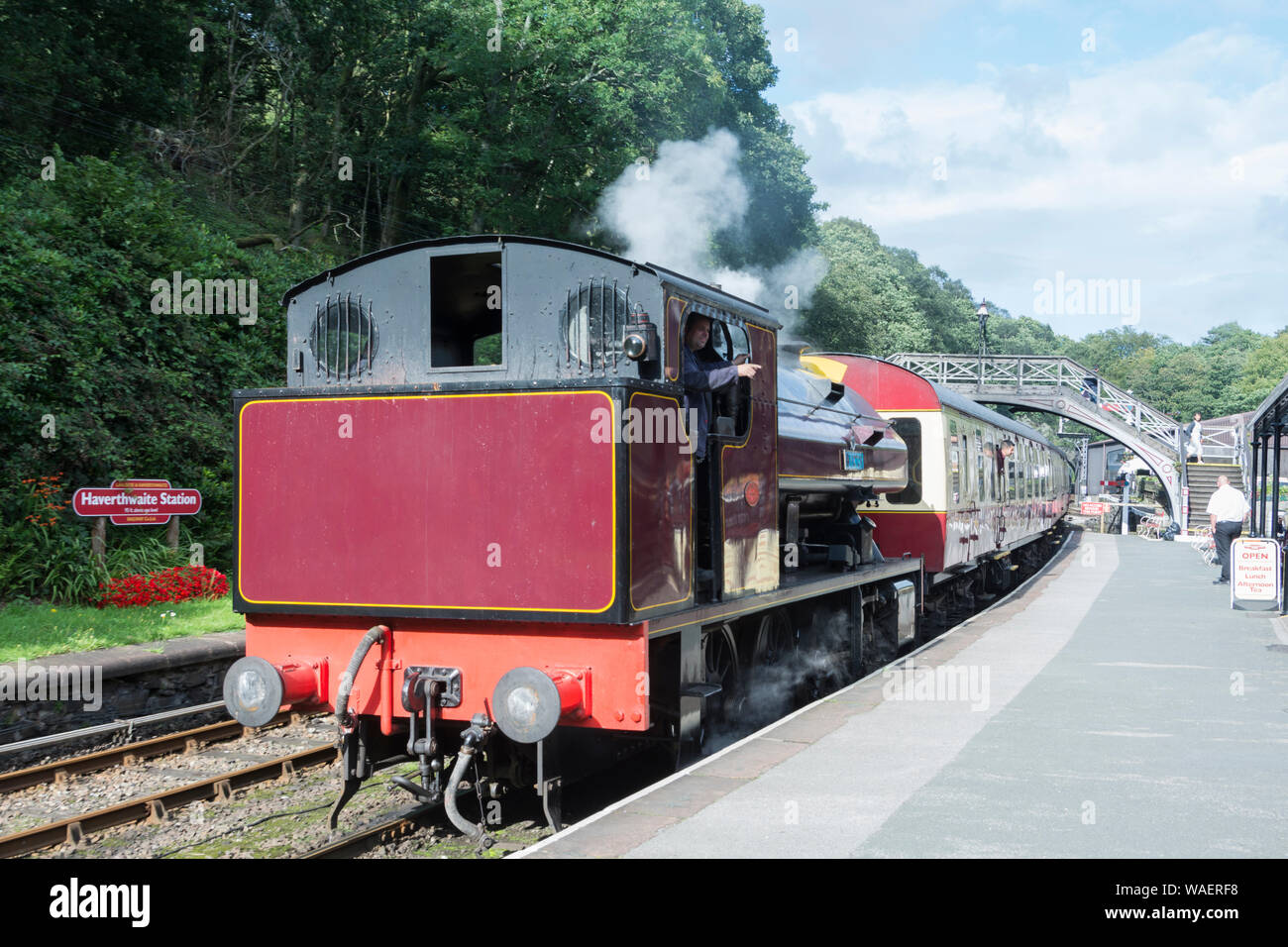 Victor locomotiva a vapore a Haverthwaite stazione sul lungolago e Patrimonio Haverthwaite Railway vicino a Ulverston, Cumbria, Regno Unito Foto Stock