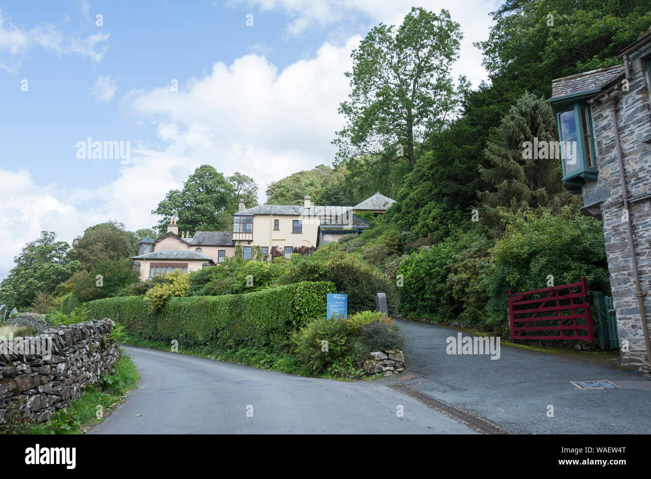 John Ruskin's Brantwood House e museo, affacciato Coniston Water, Cumbria, England, Regno Unito Foto Stock