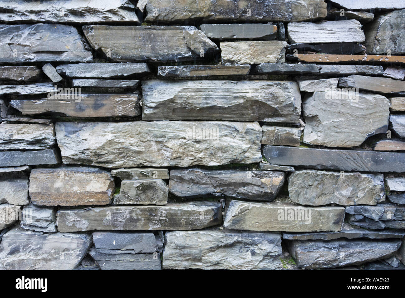 Murature di ardesia e muri in pietra a secco nel distretto del lago, Cumbria, Regno Unito Foto Stock