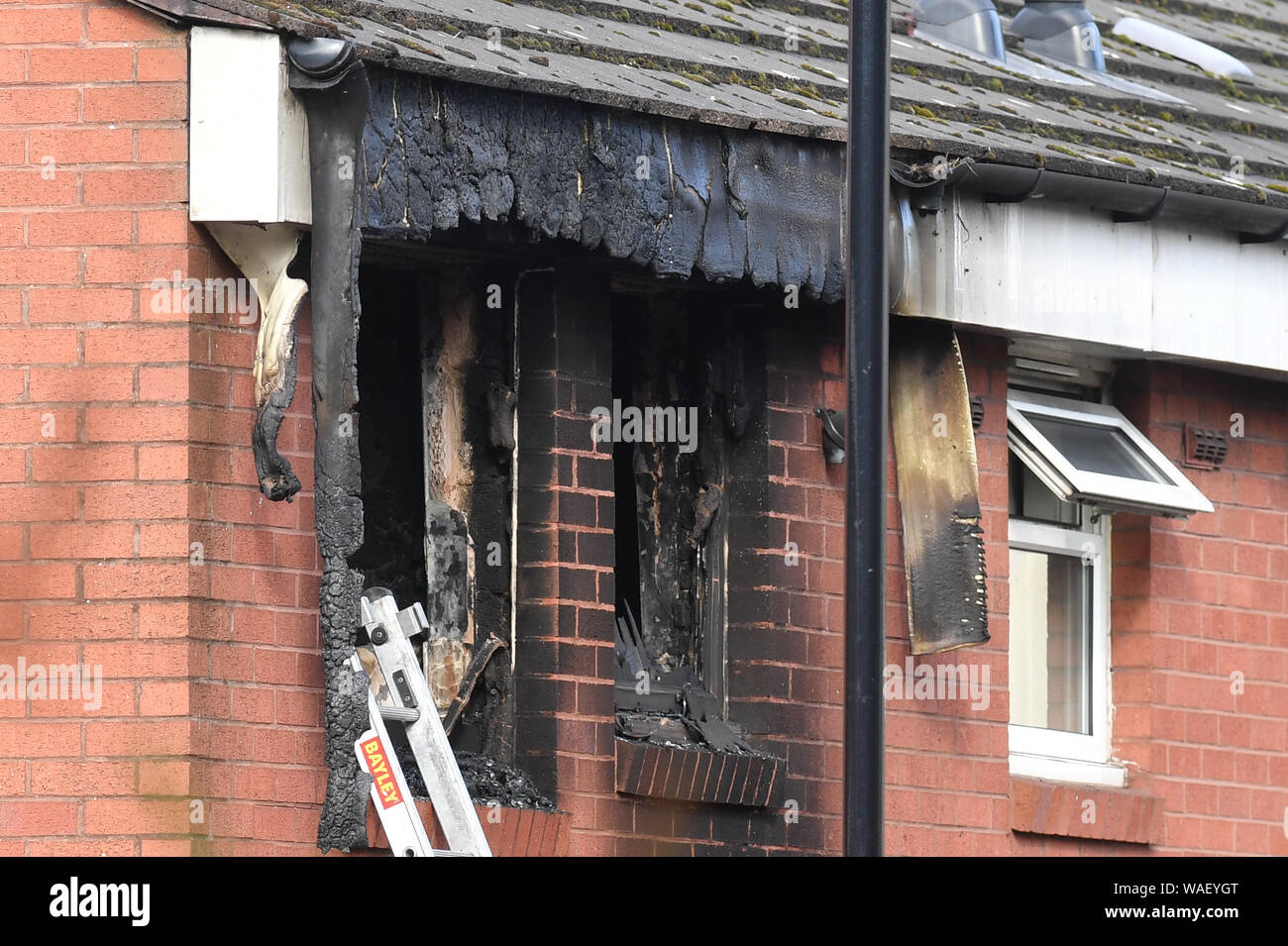 La scena di un incendio su Jenner Street a Coventry dove un uomo è morto nelle prime ore della mattina di martedì. Foto Stock
