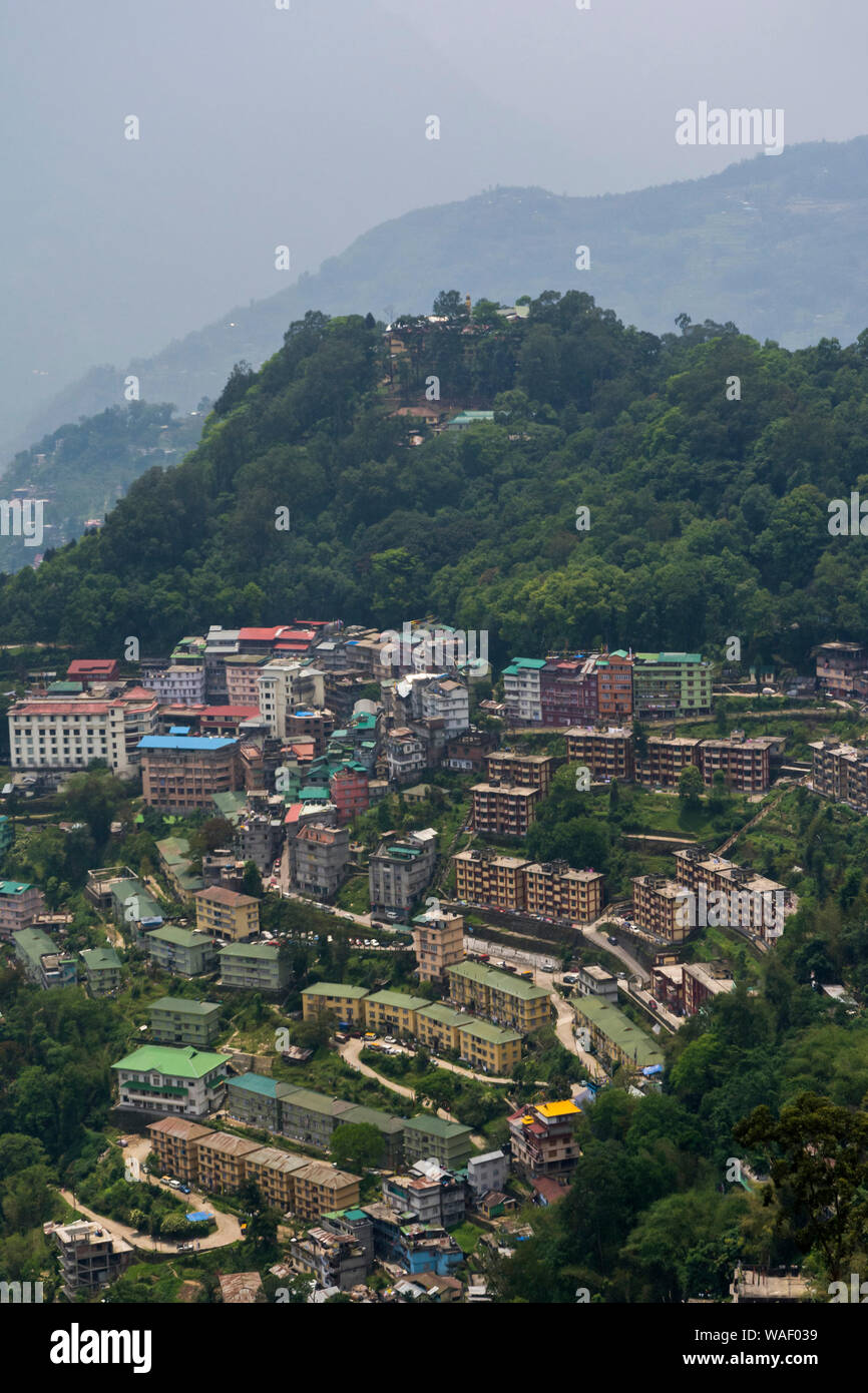 Vista di Gangtok dal punto di funivie, Gangtok, Sikkim, India. Foto Stock