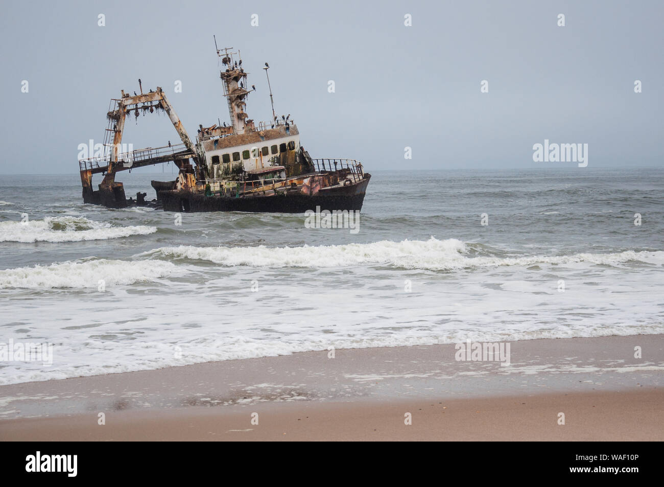 Un naufragio vicino a la Skeleton Coast in Namibia Foto Stock