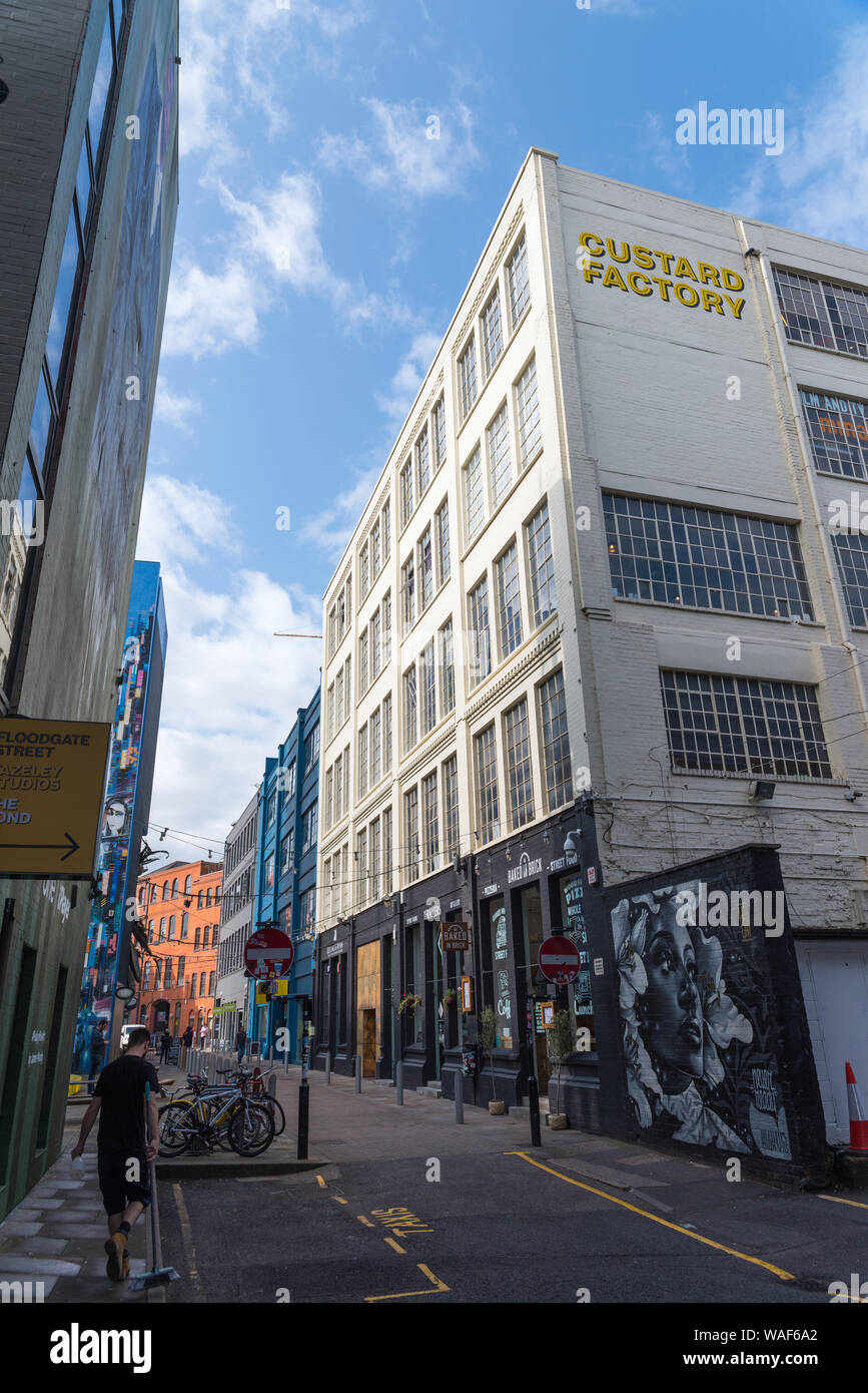 La crema pasticcera in fabbrica il quartiere creativo di Digbeth a Birmingham, UK è adesso casa di artisti e i bar e ristoranti. Foto Stock