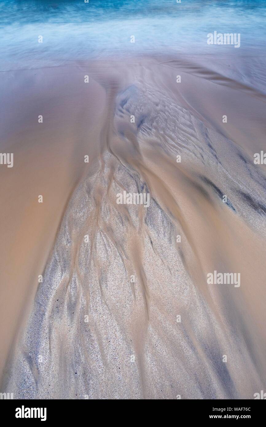 Bizzarre strutture sulla spiaggia sabbiosa, Dalmore Beach, isola di Lewis, Scozia Foto Stock