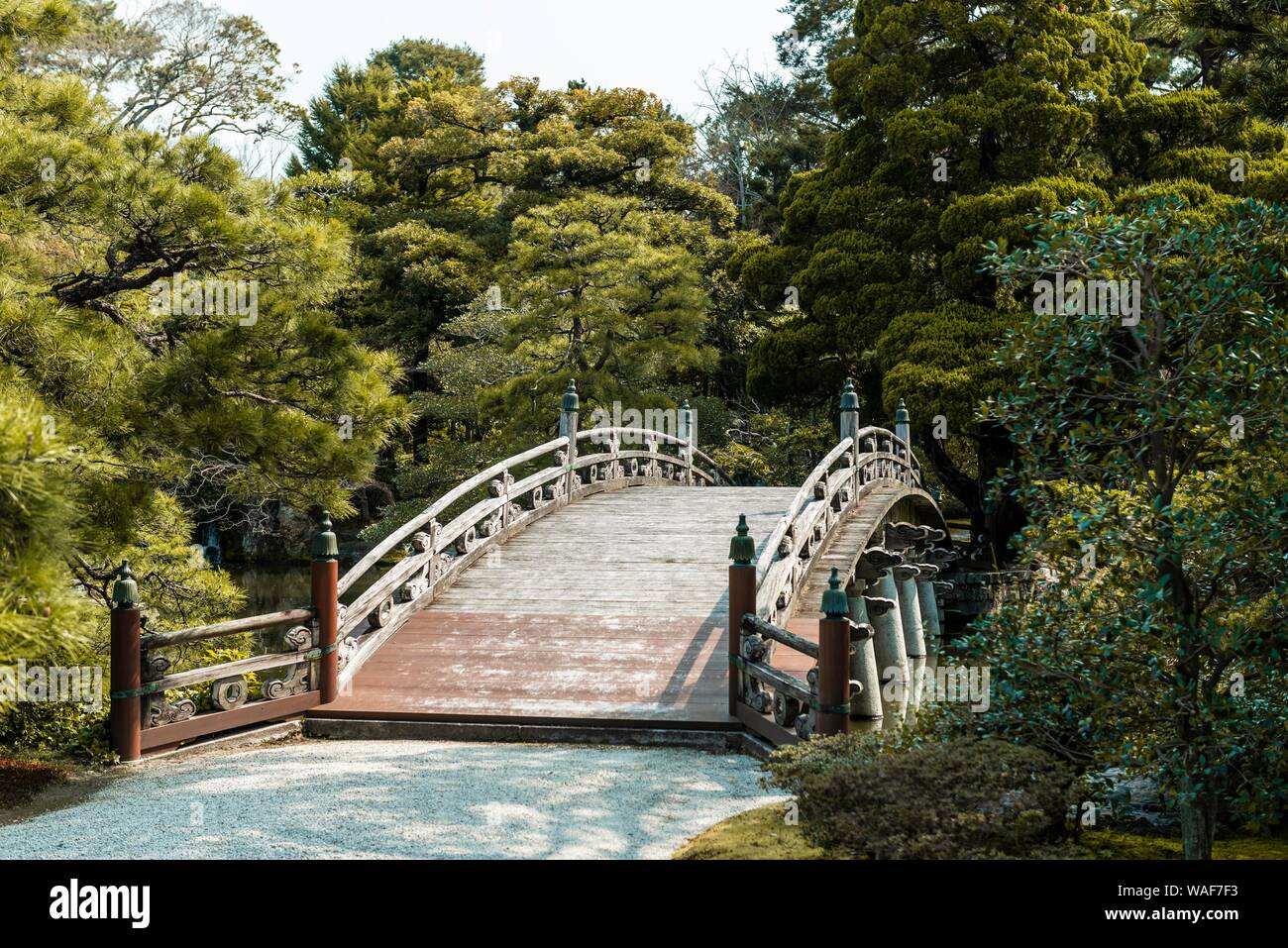 Giardino con bridge, il Palazzo Imperiale di Kyoto Gyoen, Kyoto, Giappone Foto Stock