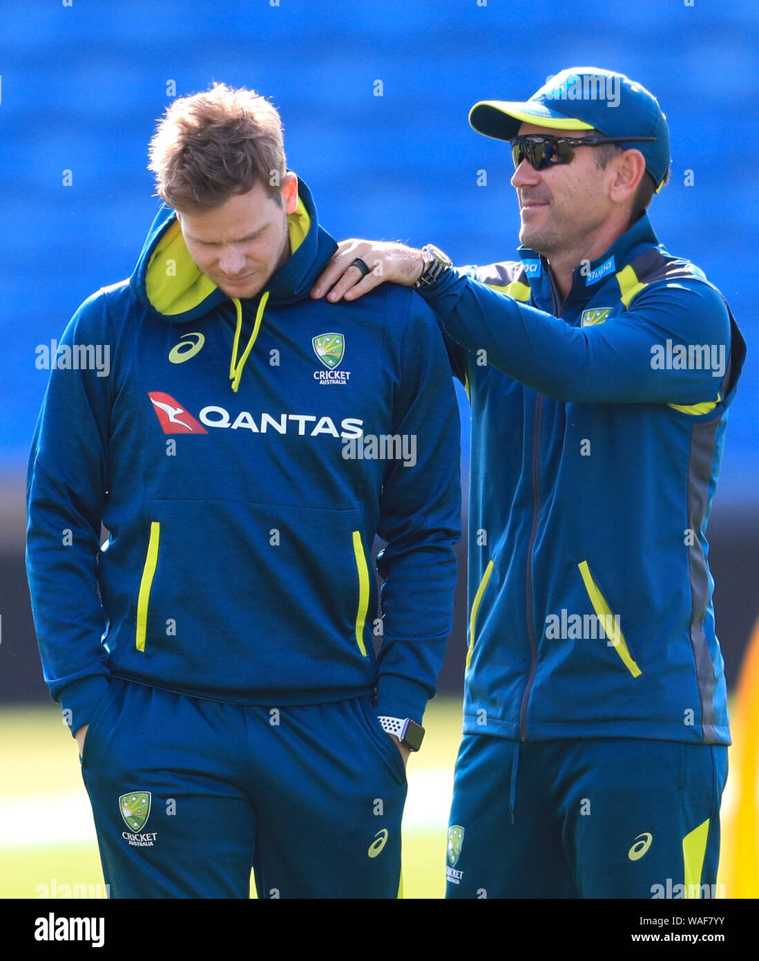 Australia Coach Justin Langer (leftt) e Steve Smith durante la sessione di reti a Headingley, Leeds. Foto Stock