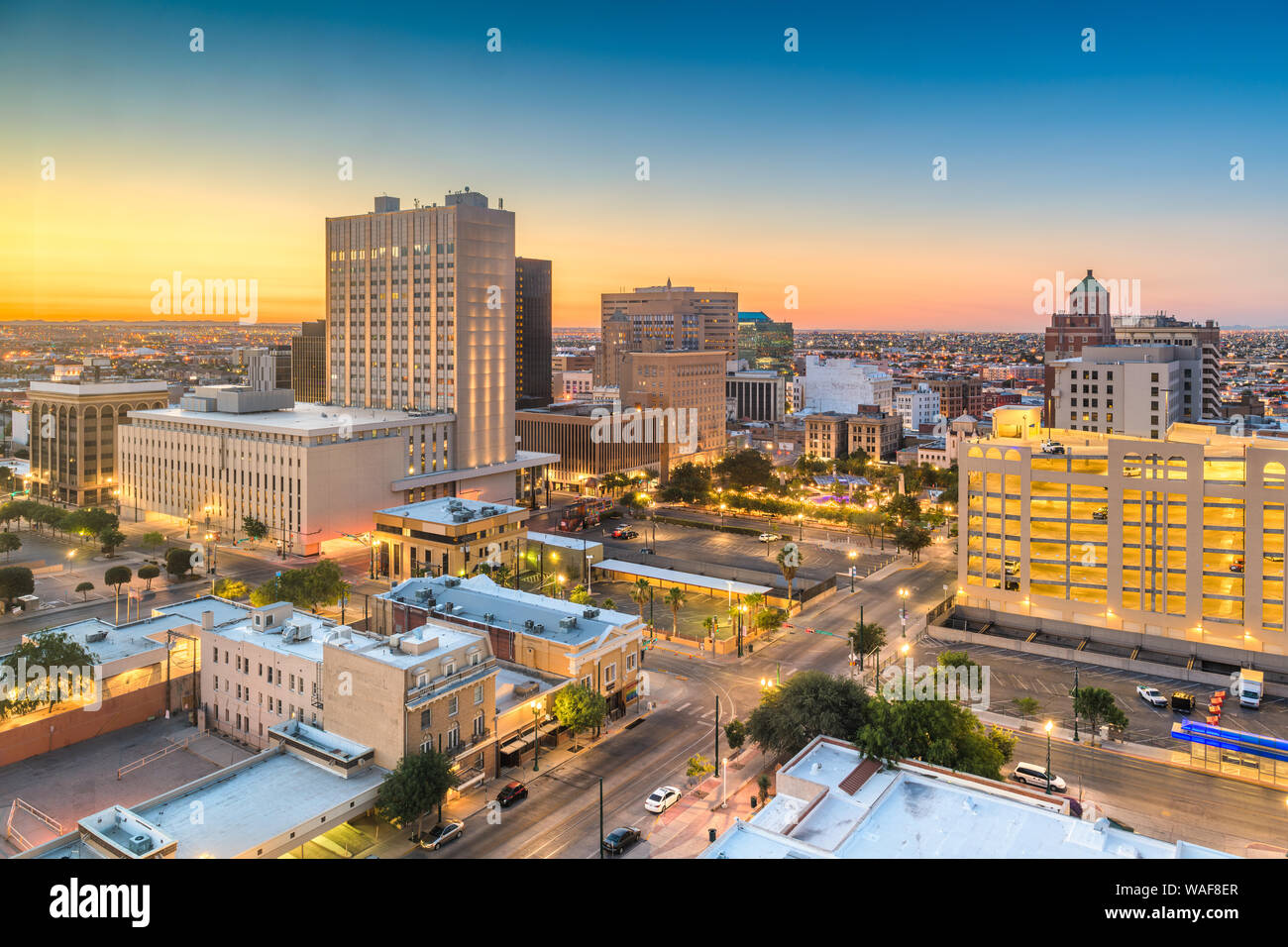 El Paso, Texas, Stati Uniti d'America downtown skyline della città al crepuscolo. Foto Stock