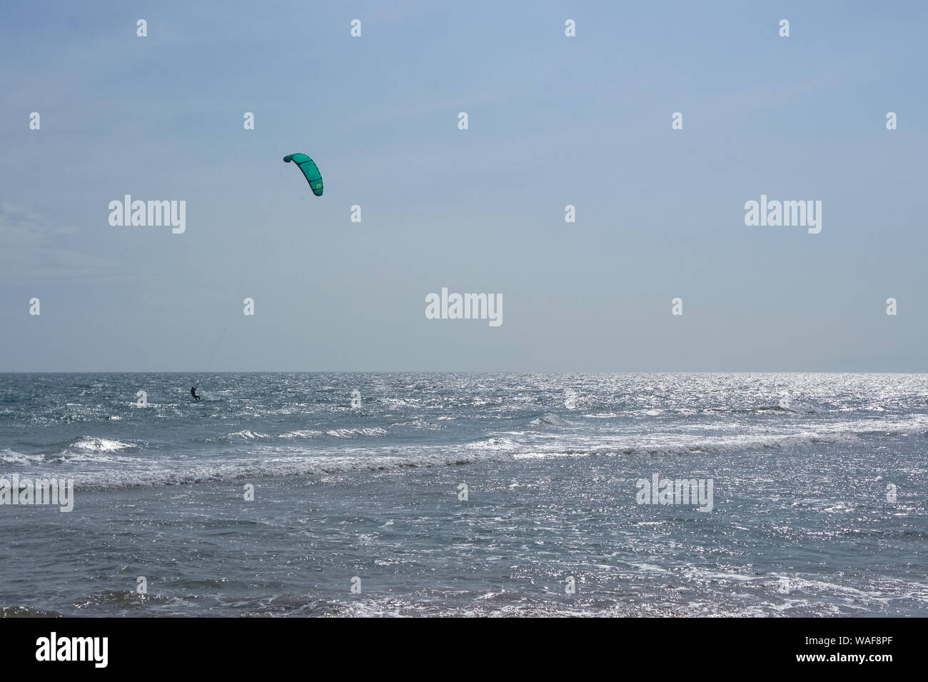 Kiteboarding nel mare della cina del sud Foto Stock