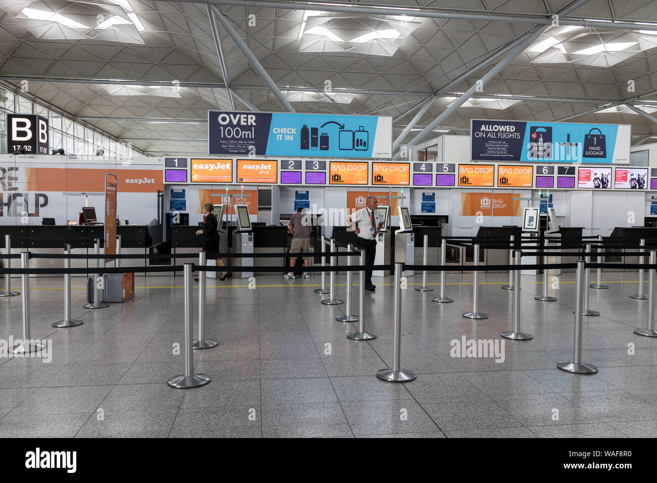 Londra - Agosto 7, 2019: EasyJet banco per il check in all'Aeroporto Stansted di Londra Foto Stock