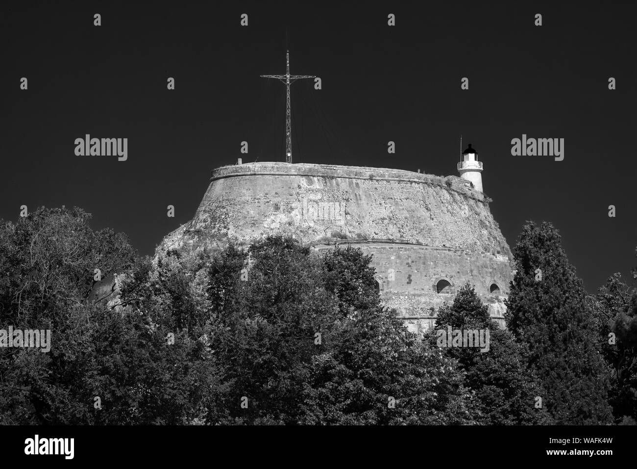 Mura di una fortezza vecchia fossato, citta di Corfu, Grecia Foto Stock