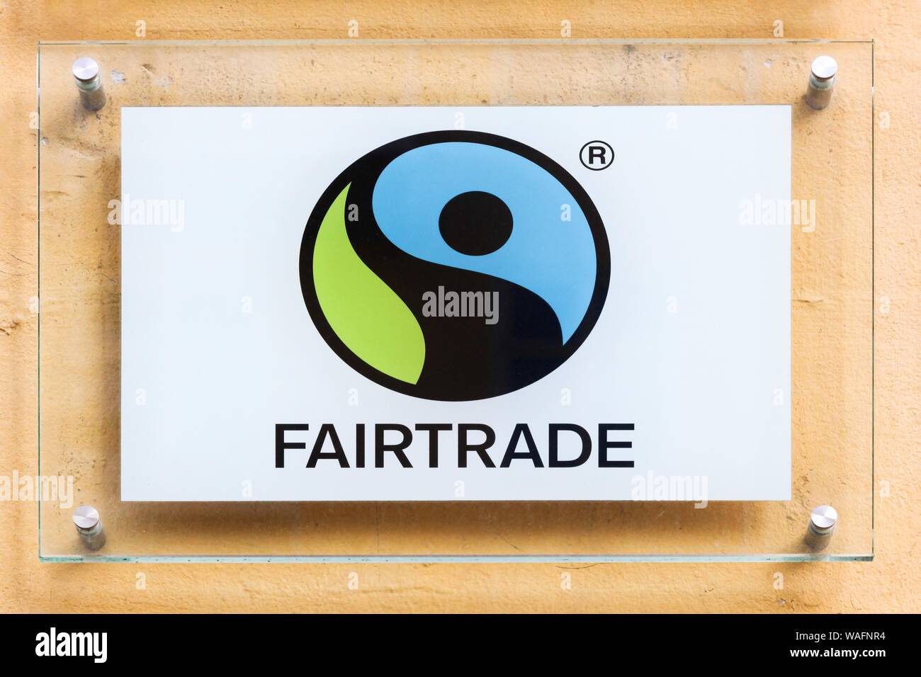 Copenhagen, Danimarca - 3 Agosto 2019: Fiera logo su una parete. Il commercio equo e solidale è un accordo istituzionale progettato per aiutare i produttori Foto Stock