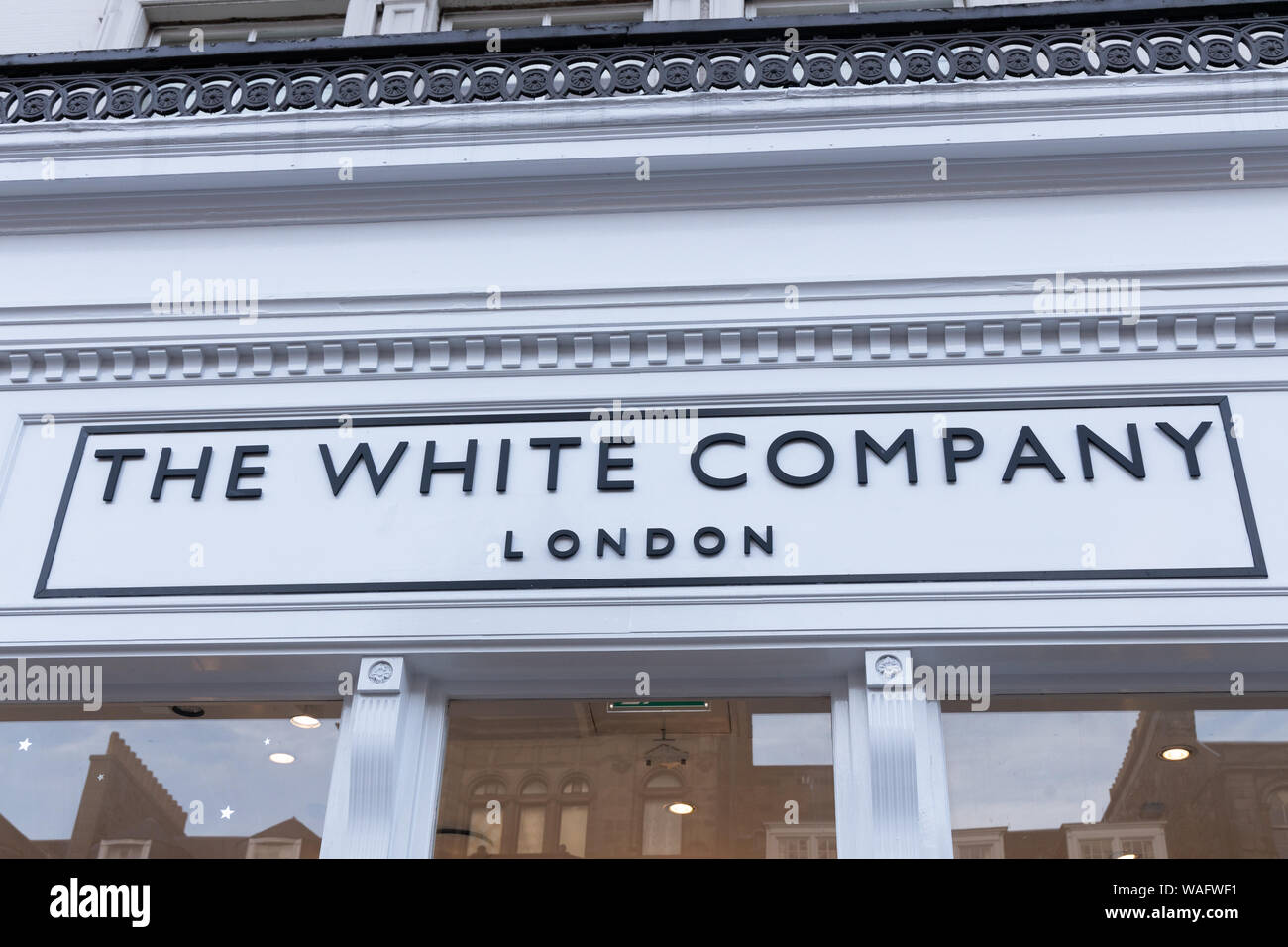 Il White Company logo a Londra il negozio di fronte. International con sede nel Regno Unito di proprietà privata rivenditore Foto Stock