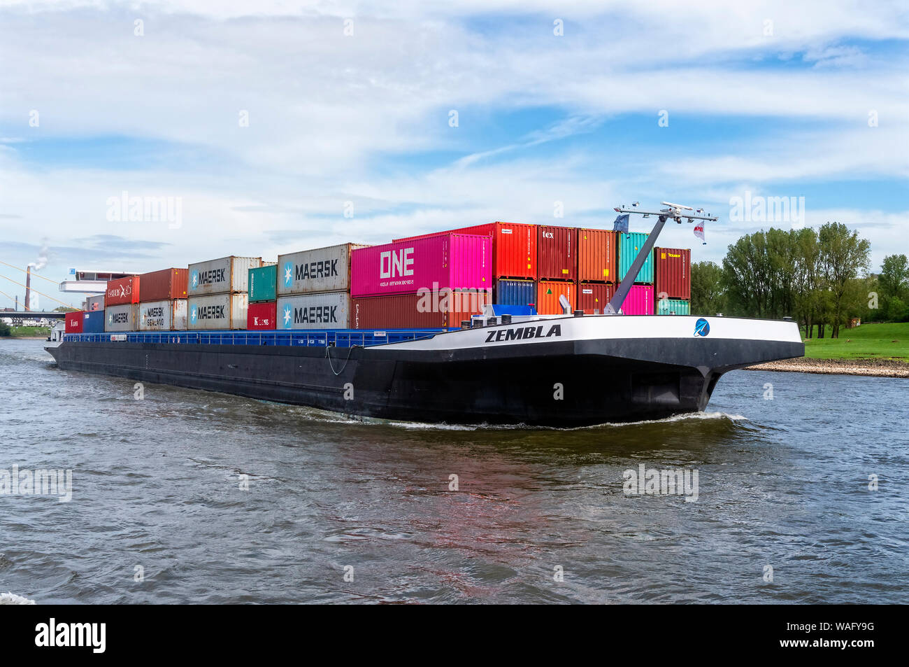 Containerschiff 'Zembla' auf dem Rhein bei Duisburg, Germania Foto Stock