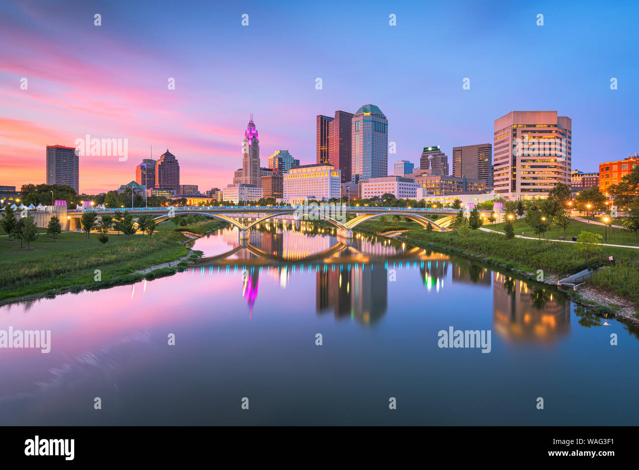 Columbus, Ohio, Stati Uniti d'America skyline sul fiume al tramonto. Foto Stock