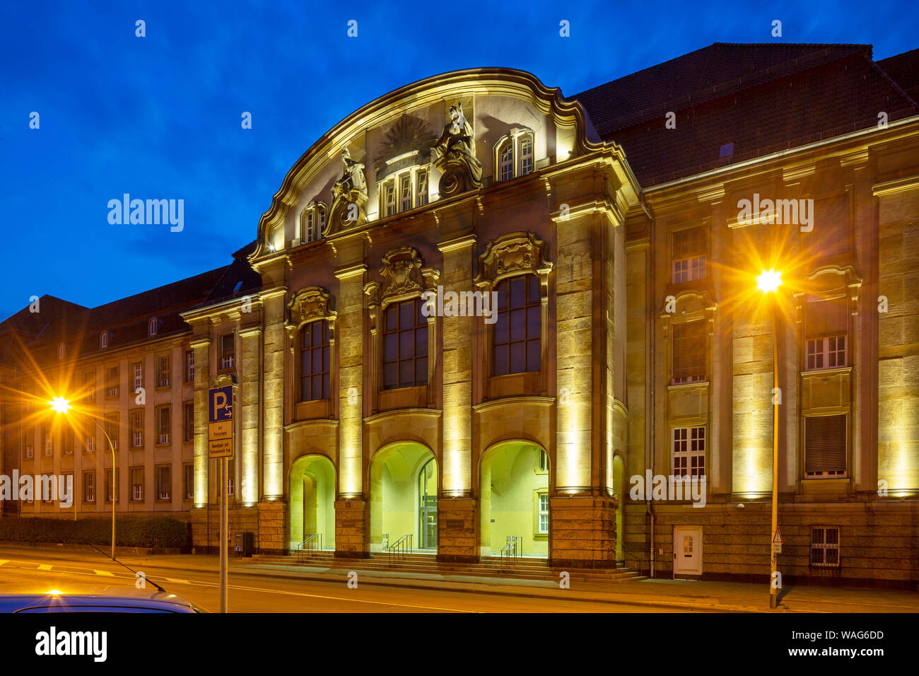 Sera Serata ammissione, crepuscolo, luce della sera, atmosfera serale, DISTRICT COURT, architettura, vista esterna, campo di registrazione, edificio, illuminazione, blu h Foto Stock