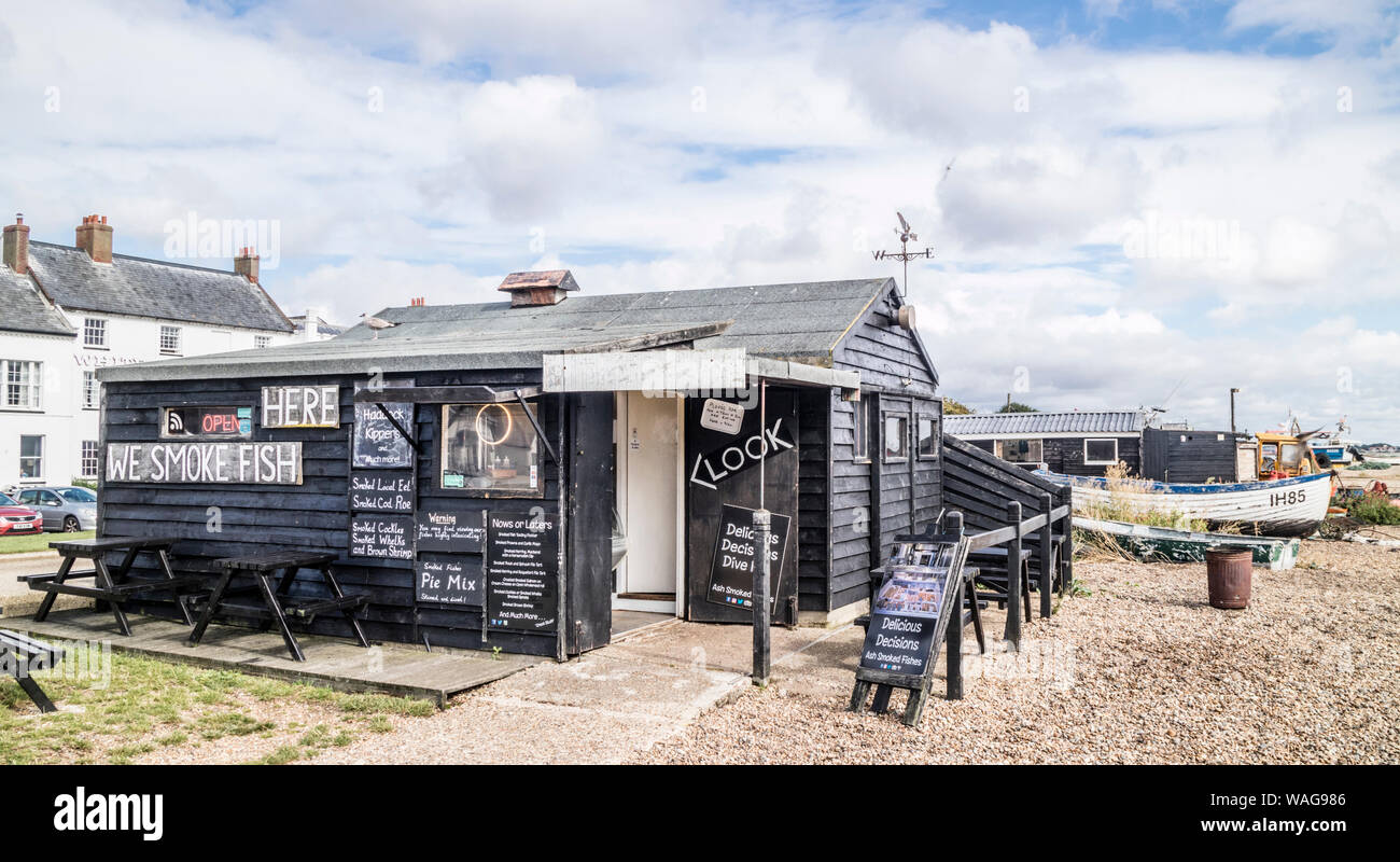 Il pesce fresco venduto sul lungomare di Aldeburgh, Suffolk, Inghilterra, Regno Unito Foto Stock