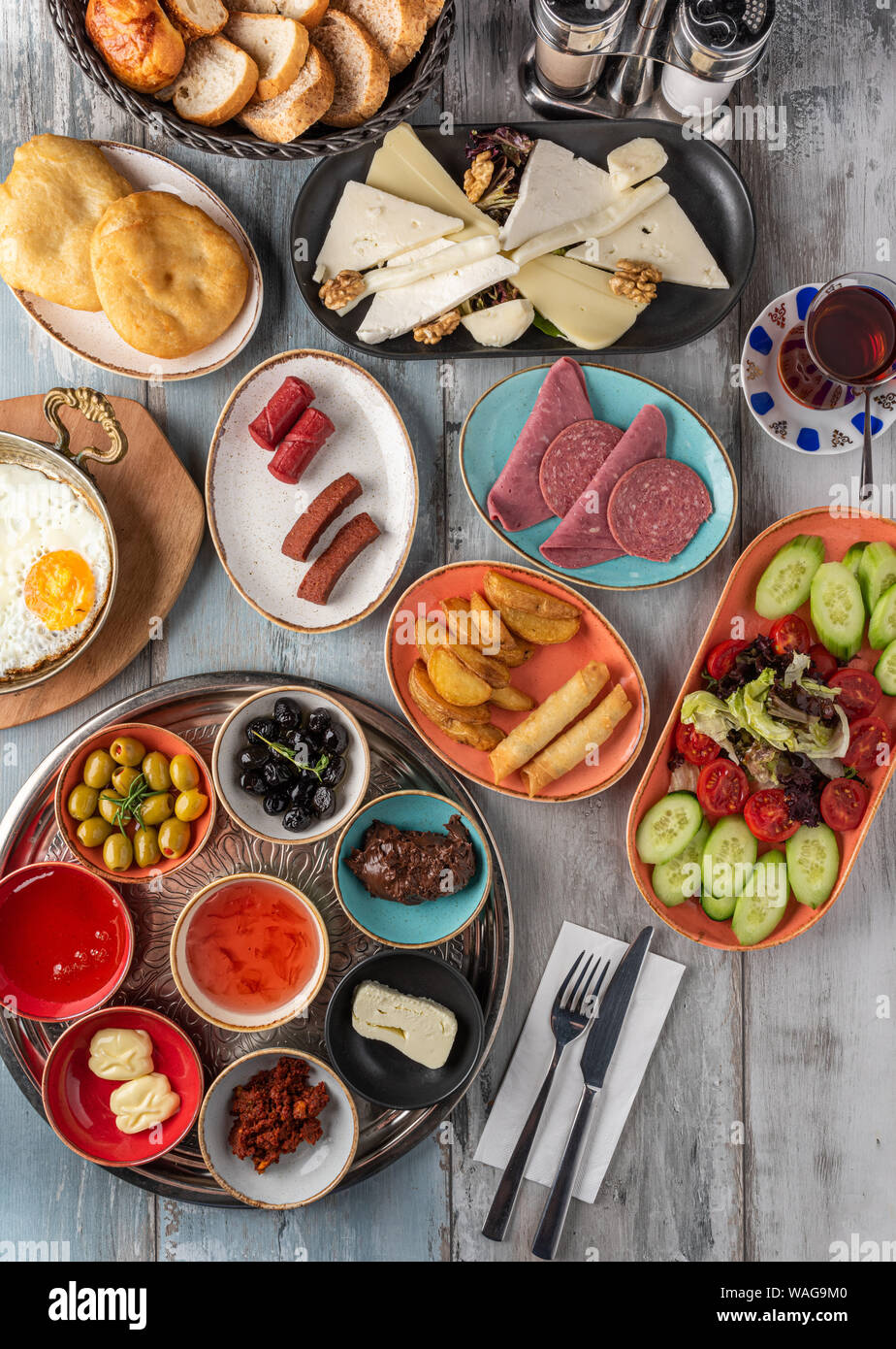 L'originale colazione moderna turca: un incontro di sapori