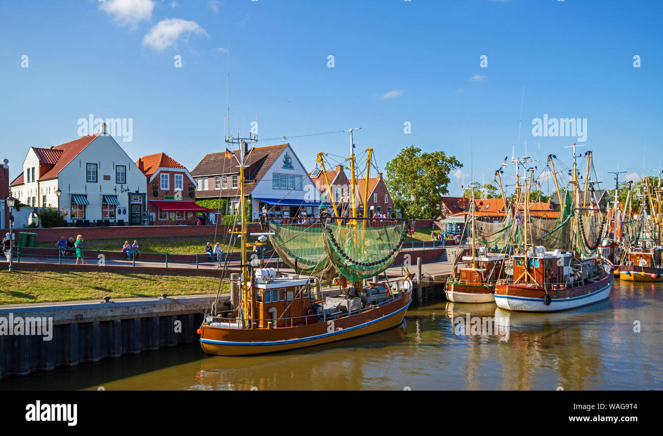 Kutter im Hafen von Greetsiel (Ostfriesland) Foto Stock