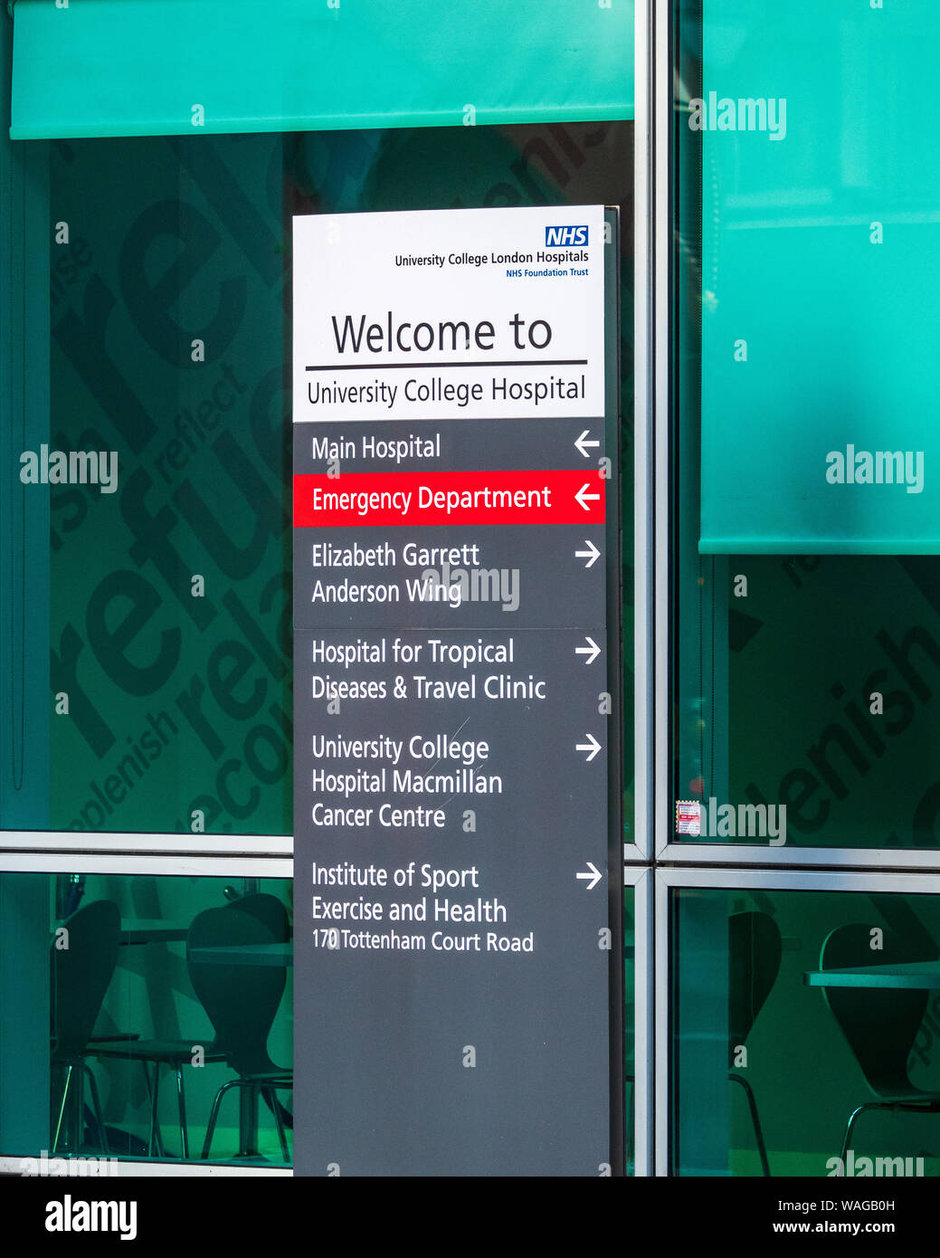 University College Hospital London Welcome Sign - UCH London. Cartello all'ingresso dell'University College Hospital Euston Road Central London Foto Stock
