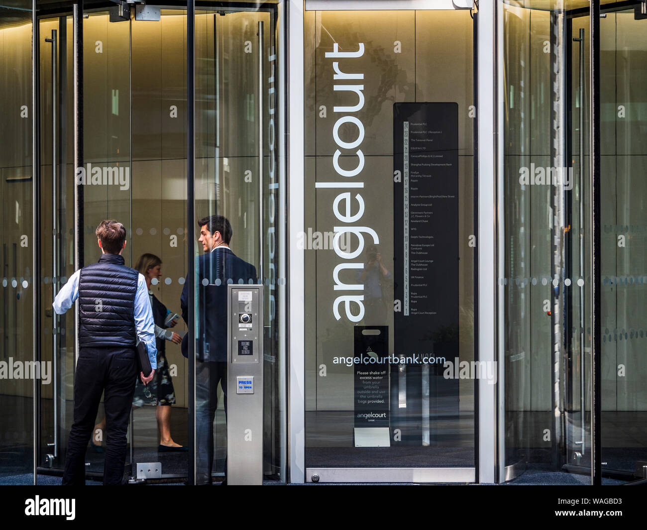Sede centrale o sede centrale del PLC prudenziale. Angel Court nel quartiere finanziario della città di Londra. Foto Stock