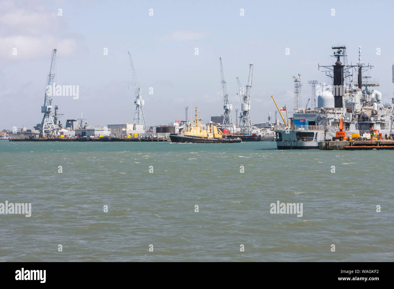 HMS Southampton Tipo 42 cacciatorpediniere accanto a Sua Maestà la Base Navale di Portsmouth (HMNB Portsmouth) nel 2008. Dismessi il 12 febbraio 2009 Foto Stock