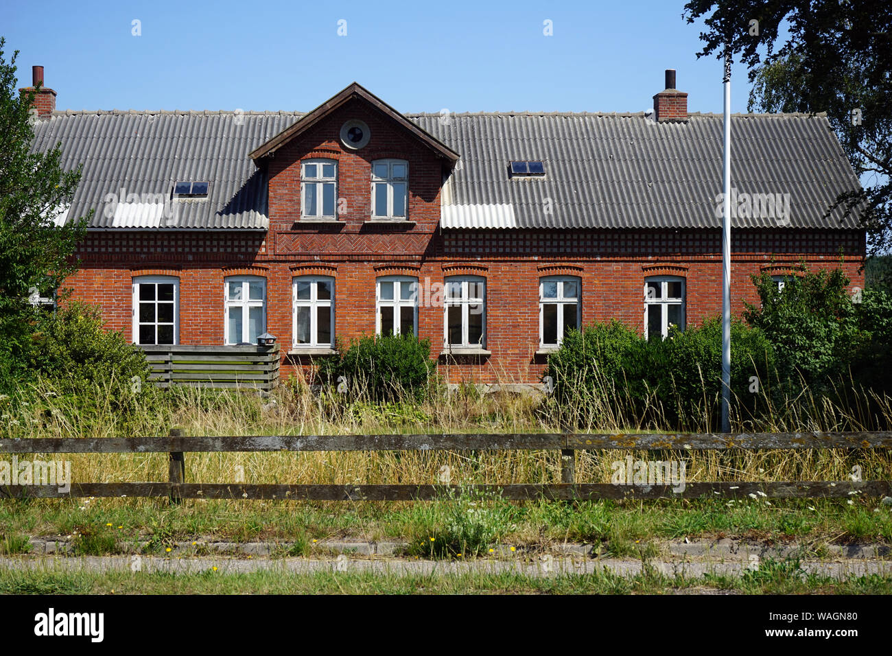RONDE, Danimarca - circa il luglio 2019 la vecchia casa di mattoni Foto Stock